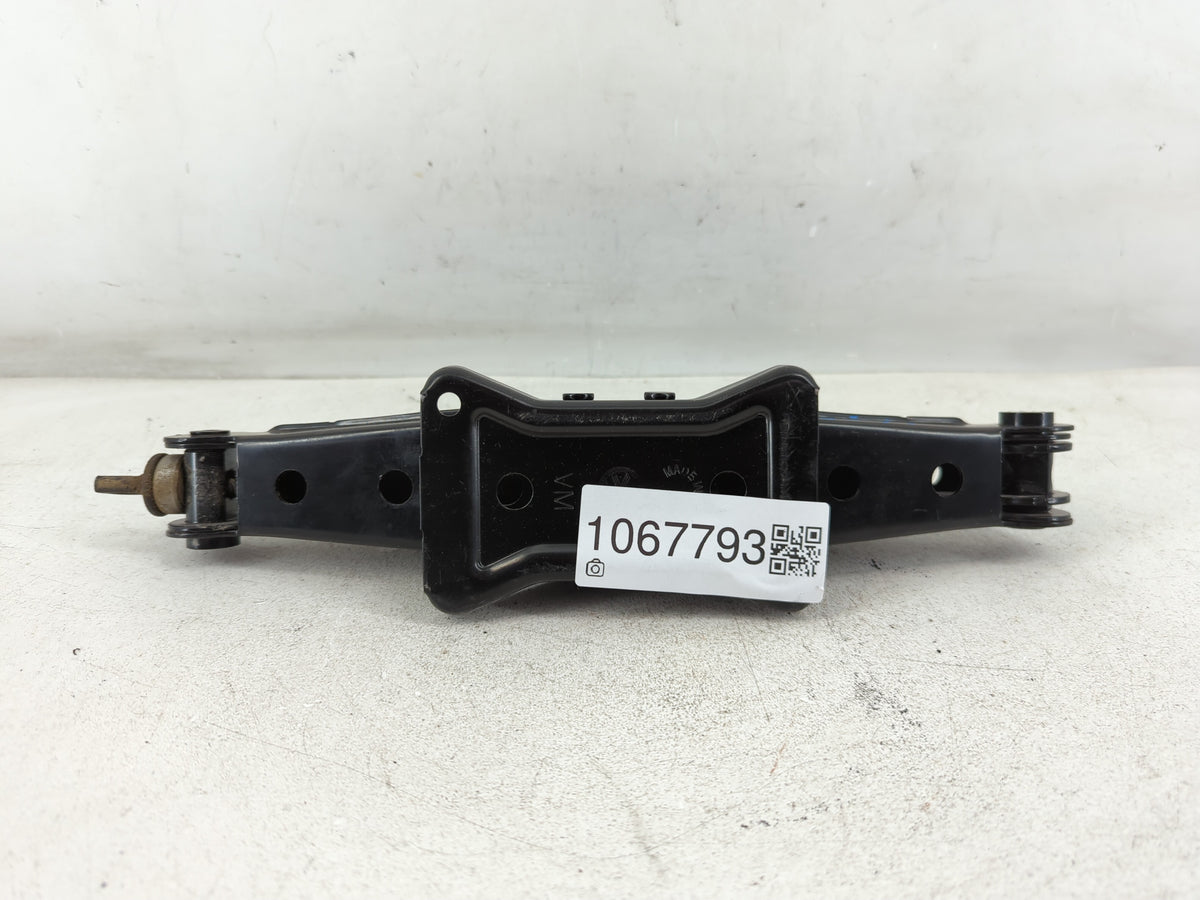 2015 Volkswagen Passat Spare Scissor Car Jack 1067793 - Oemusedautoparts1.com