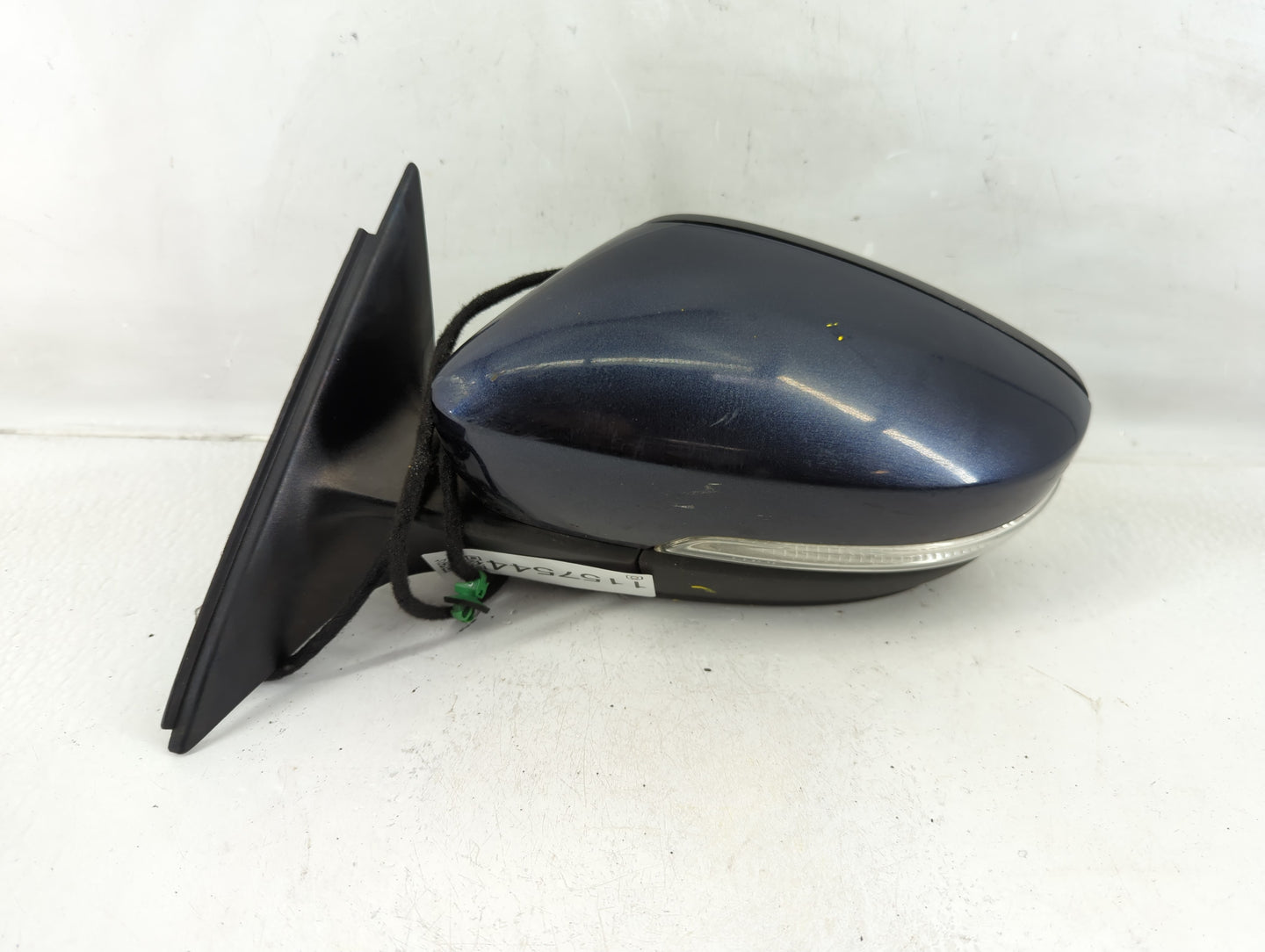 2013-2015 Volkswagen Passat Driver Side View Mirror - Left Door Mirror OEM Used - Oemusedautoparts1.com