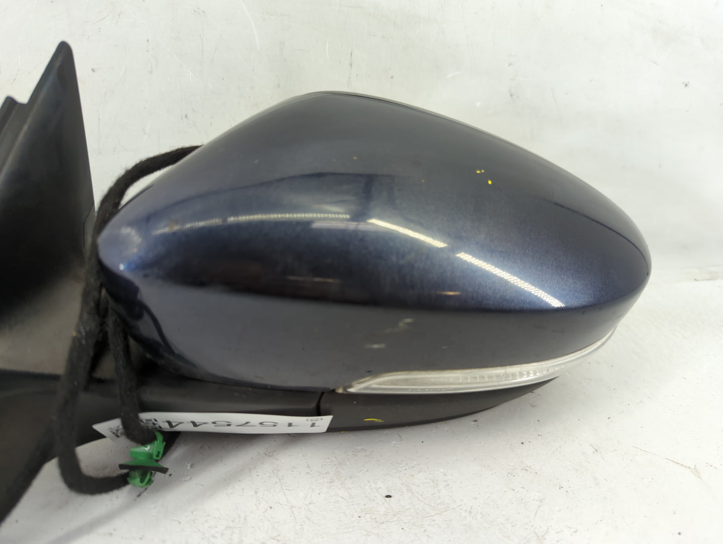 2013-2015 Volkswagen Passat Driver Side View Mirror - Left Door Mirror OEM Used - Oemusedautoparts1.com