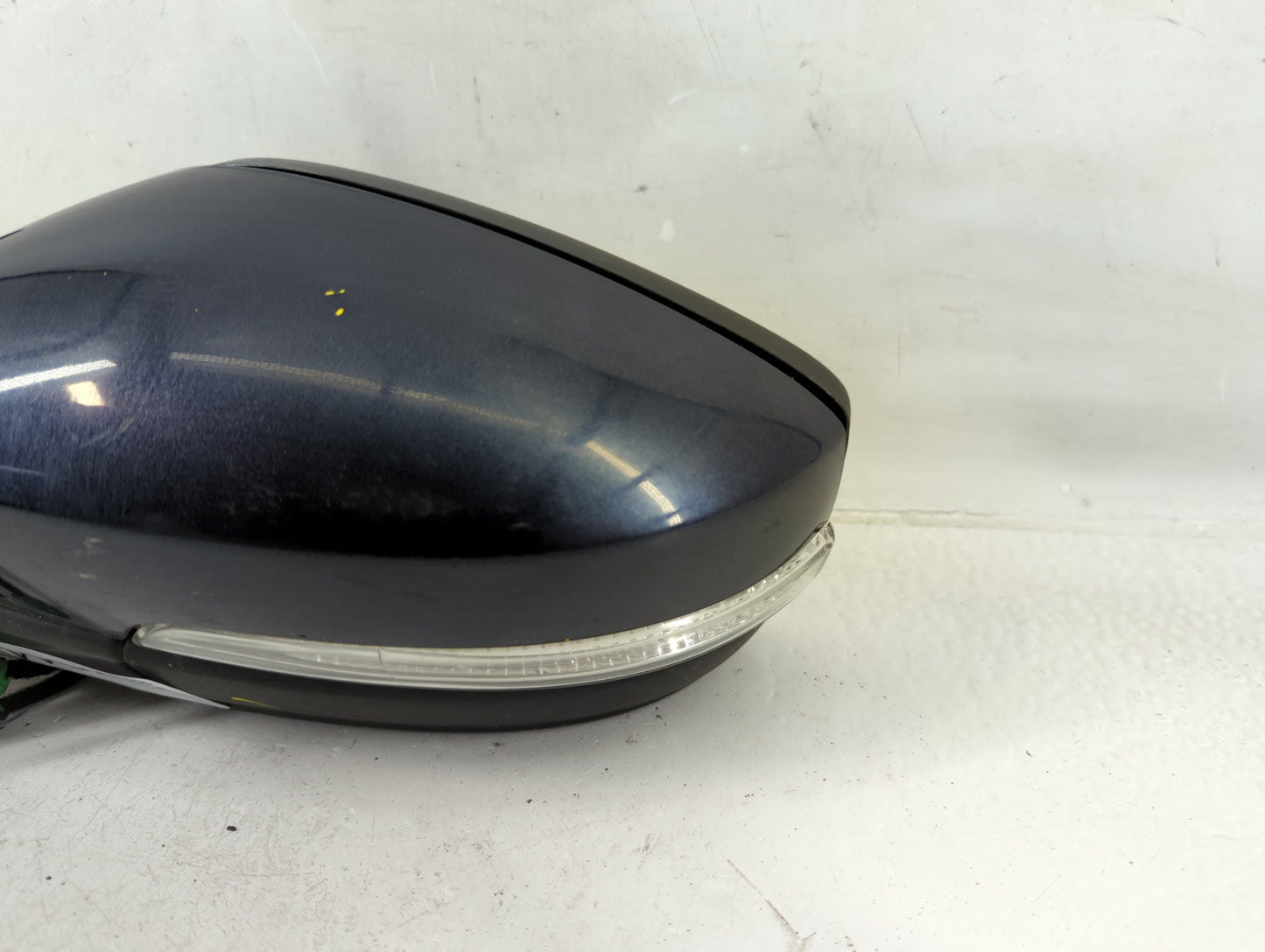 2013-2015 Volkswagen Passat Driver Side View Mirror - Left Door Mirror OEM Used - Oemusedautoparts1.com