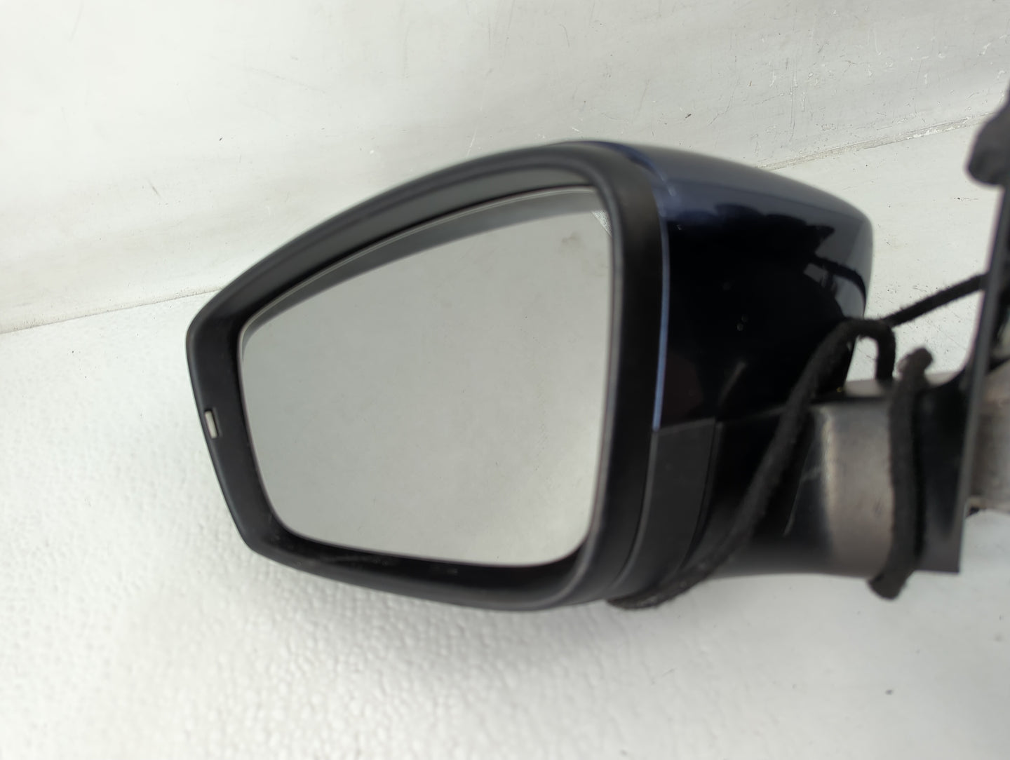 2013-2015 Volkswagen Passat Driver Side View Mirror - Left Door Mirror OEM Used - Oemusedautoparts1.com