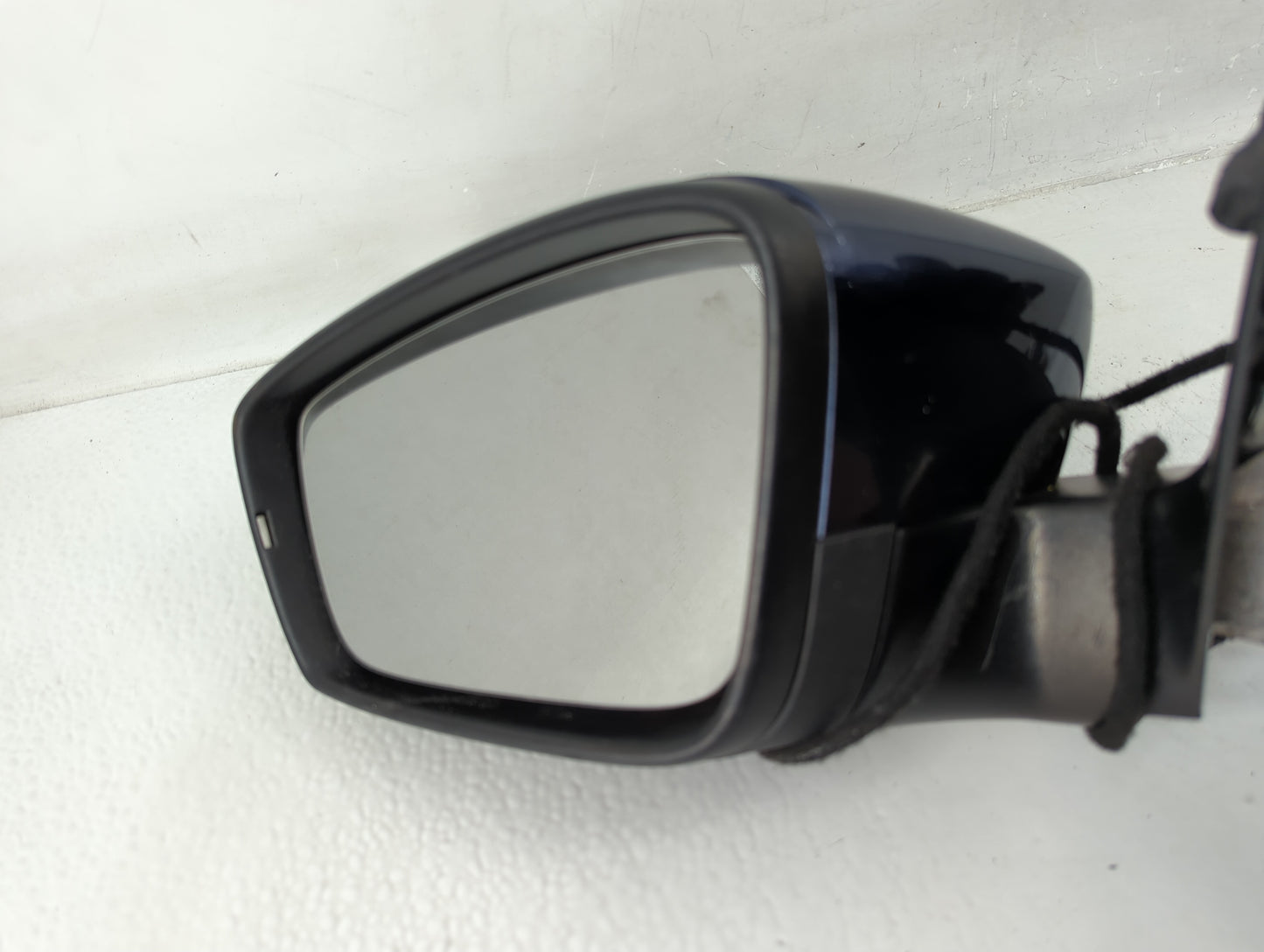 2013-2015 Volkswagen Passat Driver Side View Mirror - Left Door Mirror OEM Used - Oemusedautoparts1.com