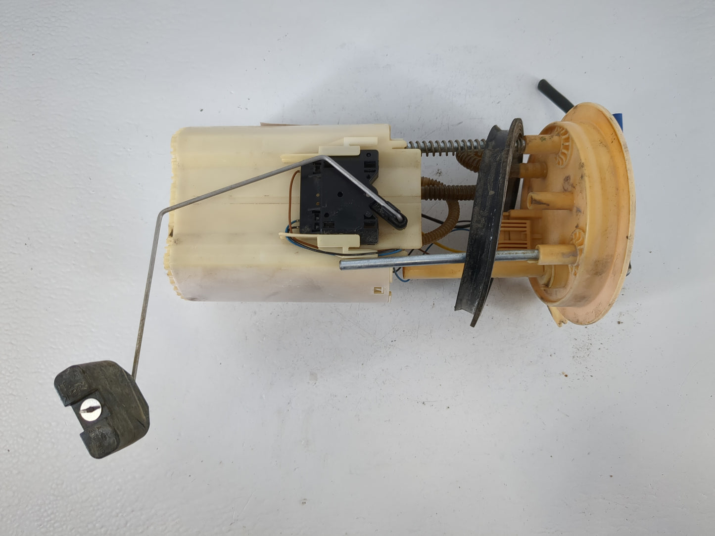 2012-2015 Volkswagen Passat Electrical Gas Fuel Pump Assembly - Oemusedautoparts1.com