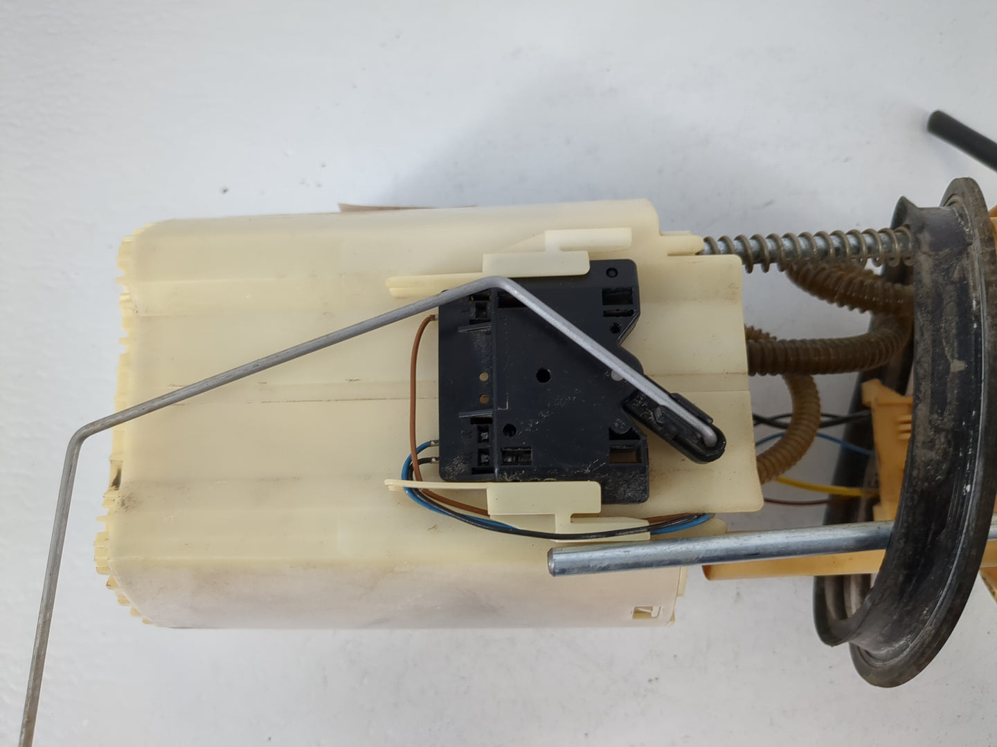 2012-2015 Volkswagen Passat Electrical Gas Fuel Pump Assembly - Oemusedautoparts1.com