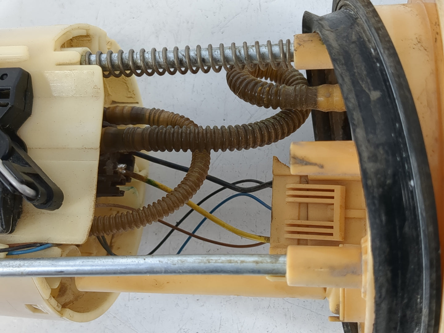 2012-2015 Volkswagen Passat Electrical Gas Fuel Pump Assembly - Oemusedautoparts1.com