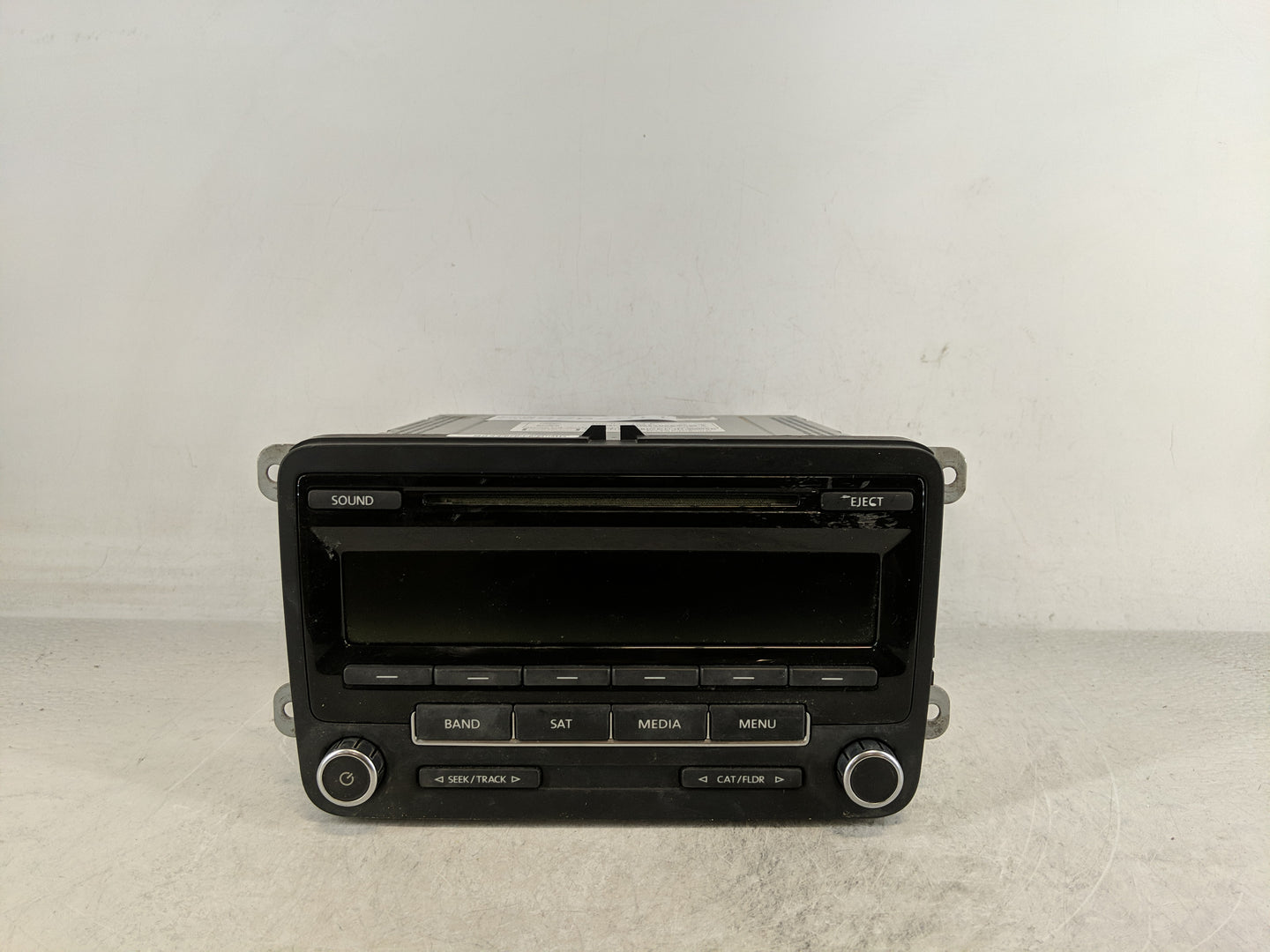 2013-2015 Volkswagen Passat Radio AM FM Cd Player Receiver Replacement P/N:1K0 035 164 F Fits Fits 2013 2014 2015 OEM Used A