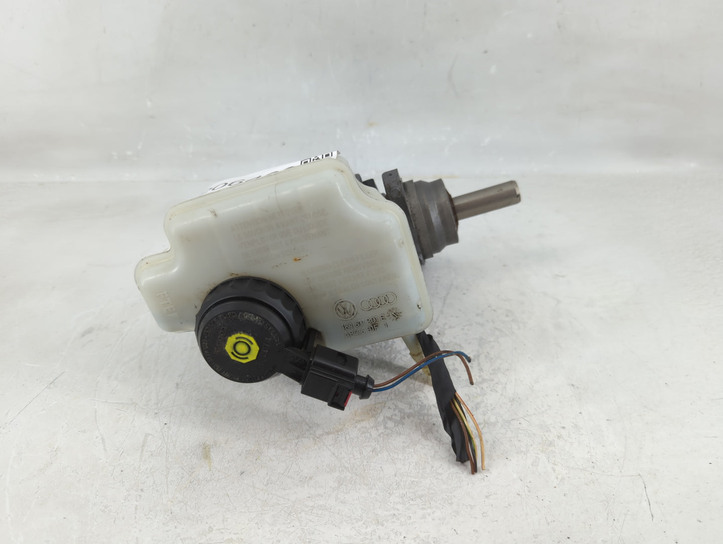 2013-2015 Volkswagen Passat Brake Master Cylinder - Oemusedautoparts1.com