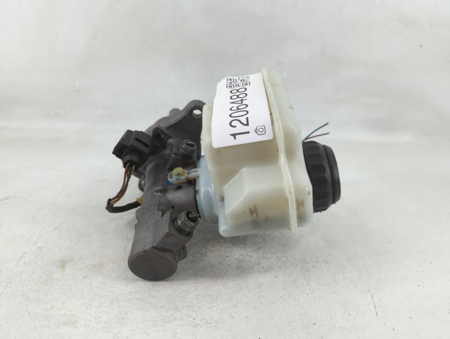 2013-2015 Volkswagen Passat Brake Master Cylinder - Oemusedautoparts1.com