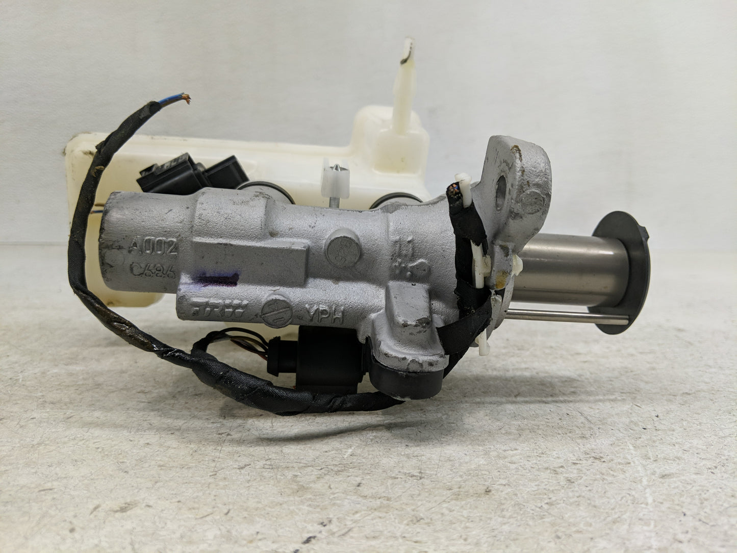 2013-2015 Volkswagen Passat Brake Master Cylinder - Oemusedautoparts1.com