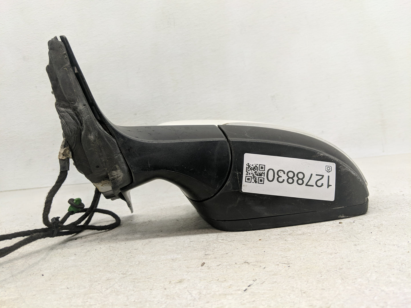2013-2015 Volkswagen Passat Driver Side View Mirror - Left Door Mirror OEM Used - Oemusedautoparts1.com