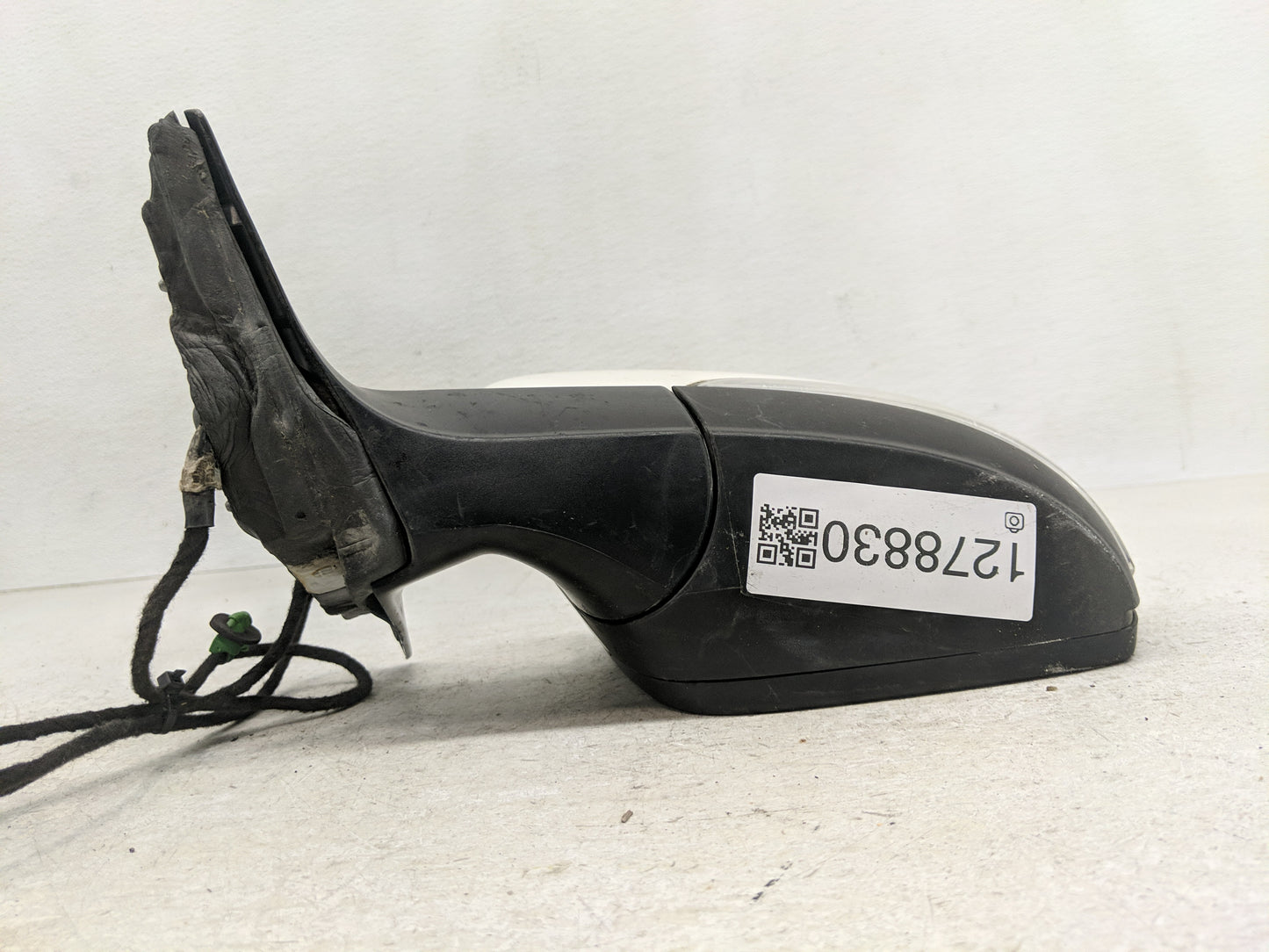 2013-2015 Volkswagen Passat Driver Side View Mirror - Left Door Mirror OEM Used - Oemusedautoparts1.com