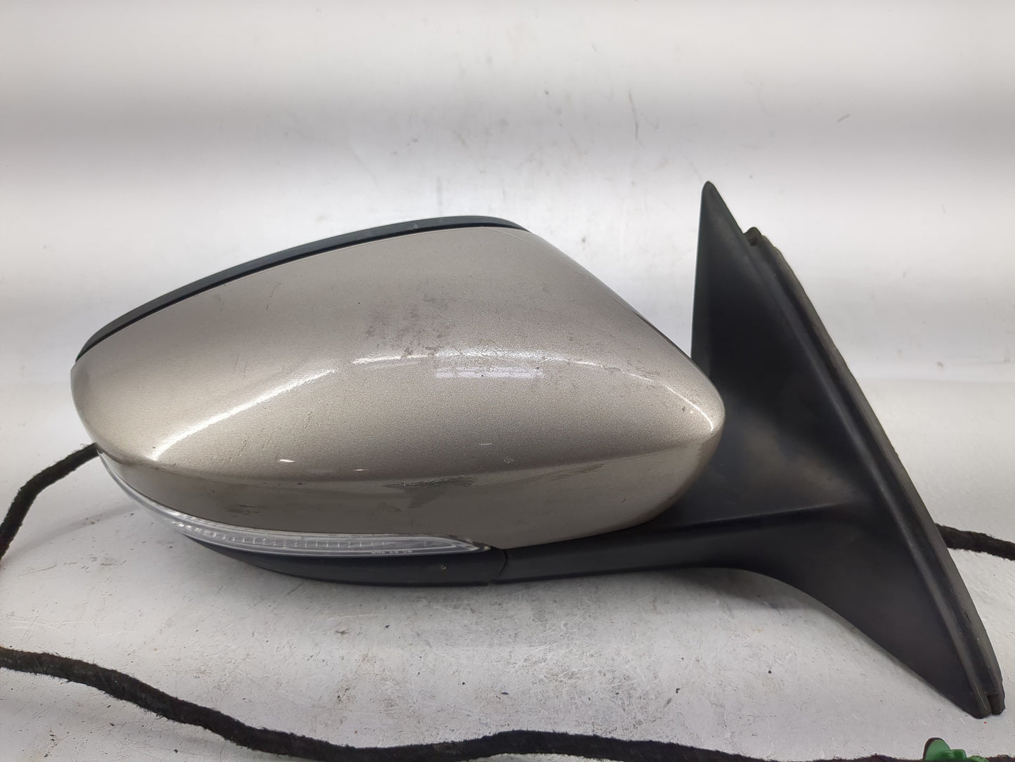 2013-2015 Volkswagen Passat Passenger Side View Mirror - Right Door Mirror OEM Used - Oemusedautoparts1.com