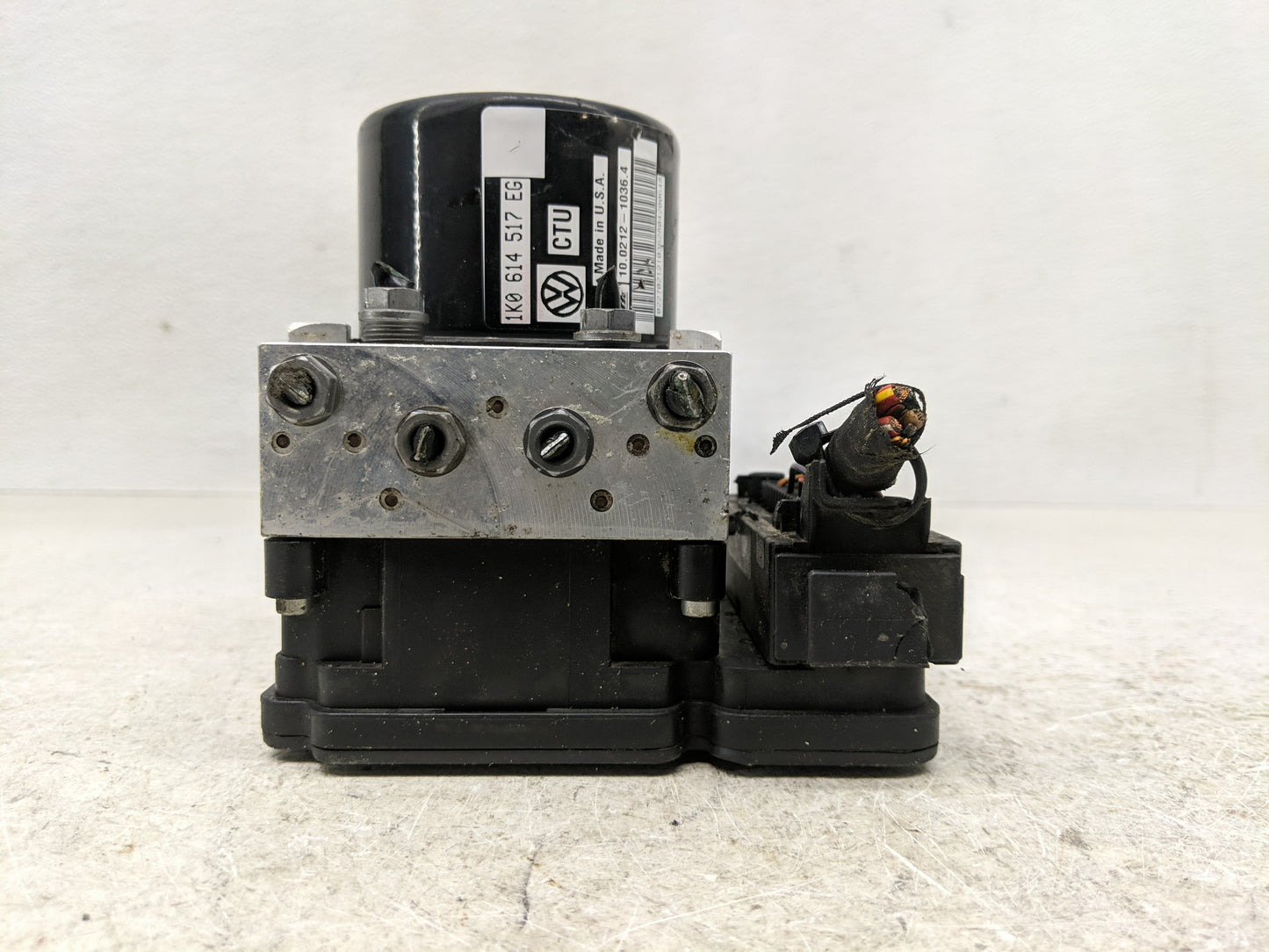 2013-2015 Volkswagen Passat ABS Pump Control Module Replacement P/N:1K0 907 379 BS Fits Fits 2012 2013 2014 2015 OEM Used Au