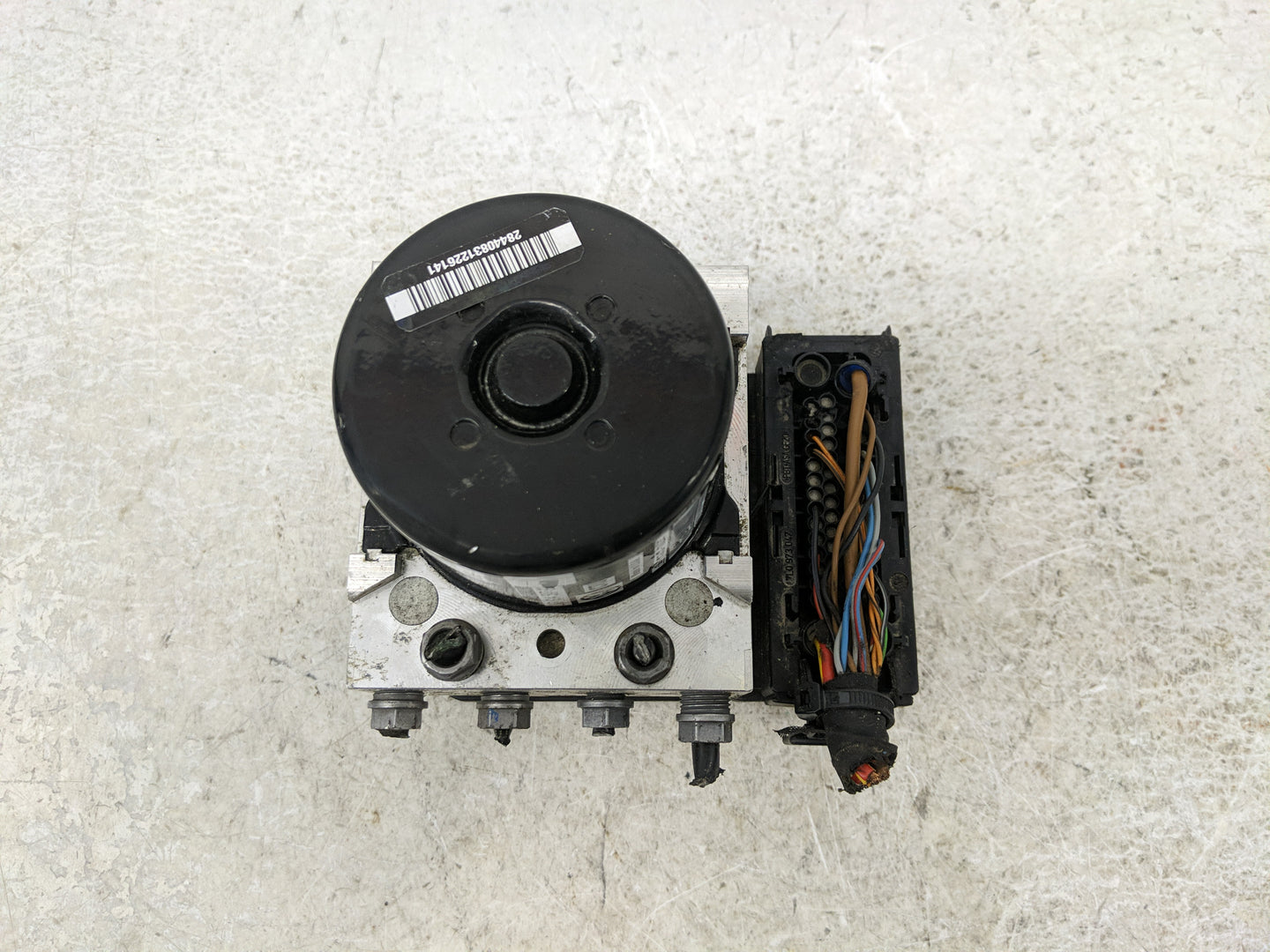 2013-2015 Volkswagen Passat ABS Pump Control Module Replacement P/N:1K0 907 379 BS Fits Fits 2012 2013 2014 2015 OEM Used Au