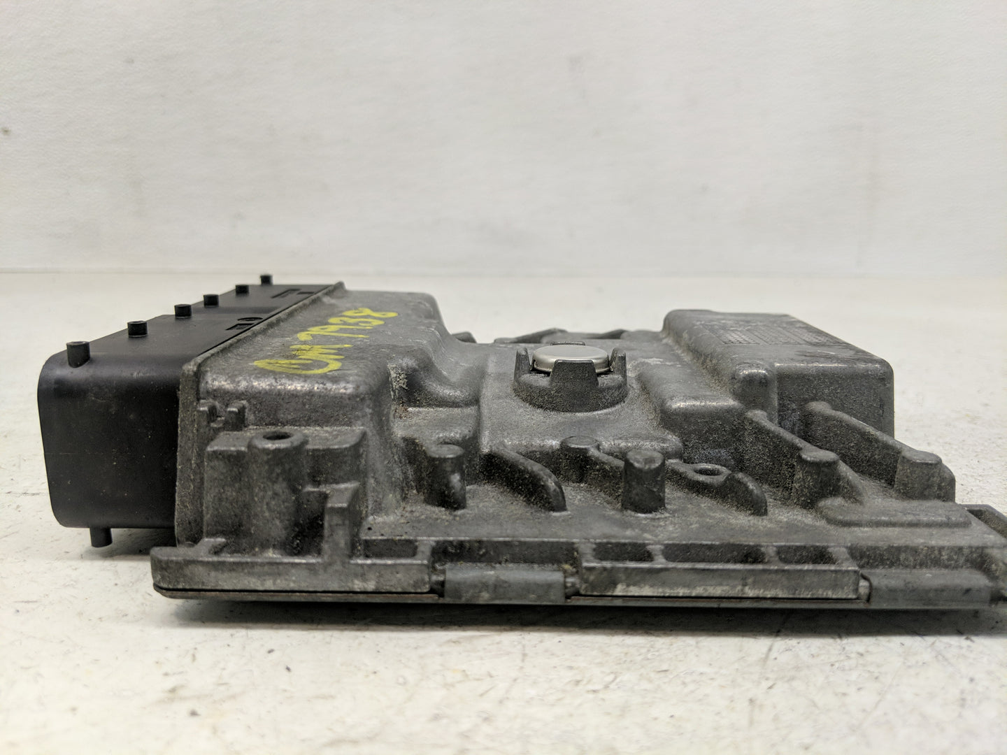 2015 Volkswagen Passat PCM Engine Control Computer ECU ECM PCU OEM P/N:06K 906 071 K Fits OEM Used Auto Parts - Oemusedautop