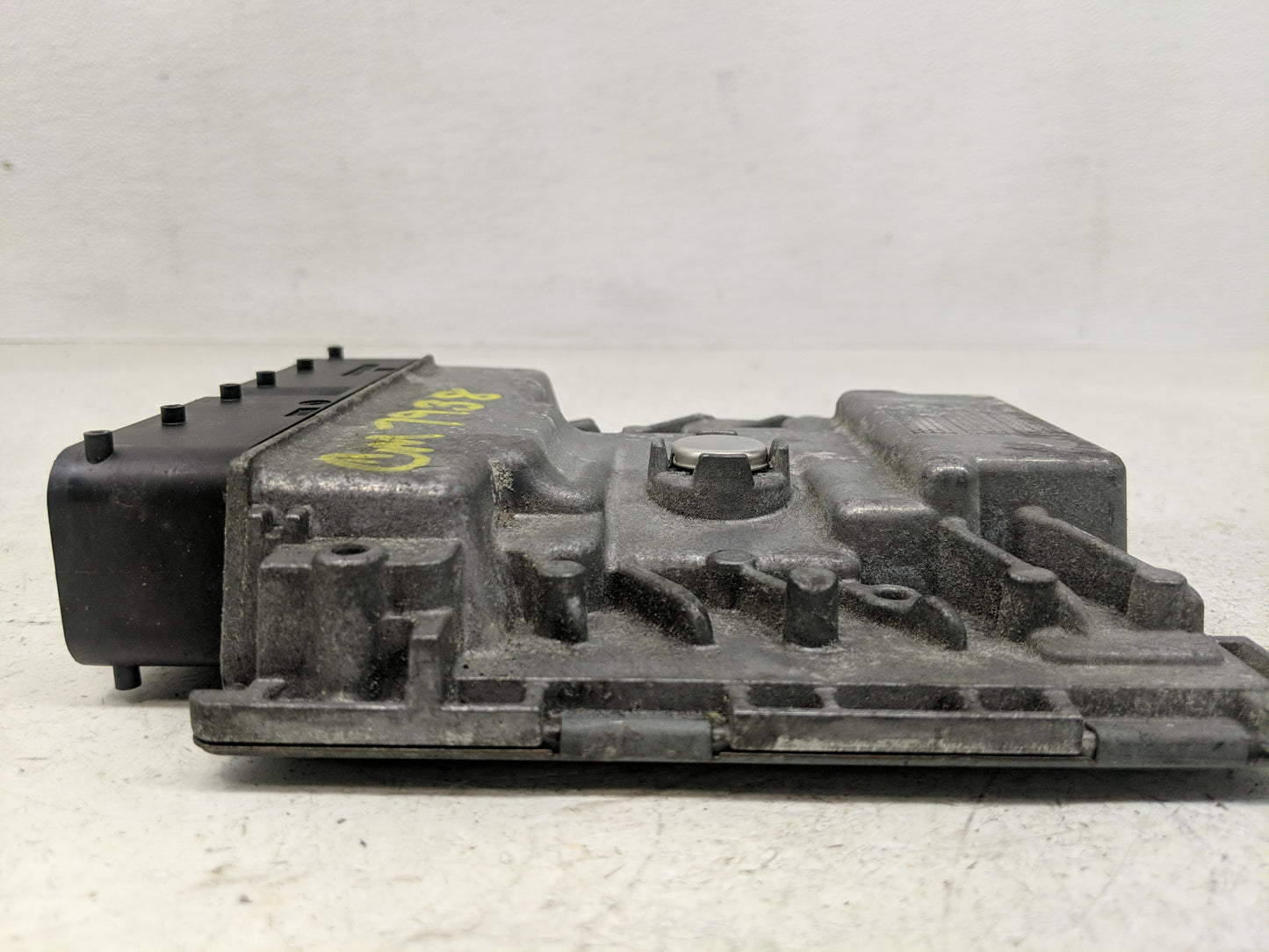 2015 Volkswagen Passat PCM Engine Control Computer ECU ECM PCU OEM P/N:06K 906 071 K Fits OEM Used Auto Parts - Oemusedautop