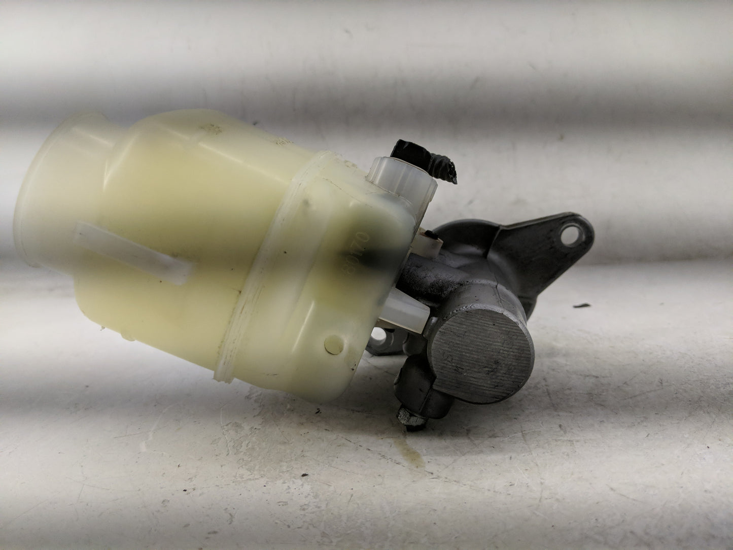 2013-2015 Volkswagen Passat Brake Master Cylinder - Oemusedautoparts1.com