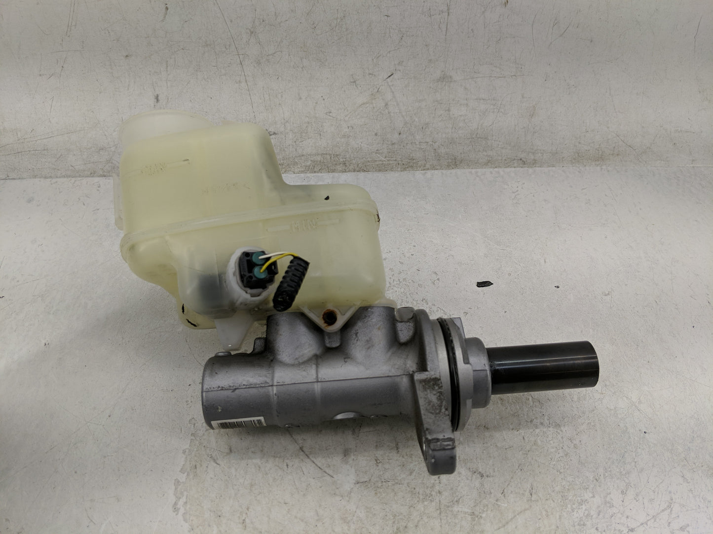 2013-2015 Volkswagen Passat Brake Master Cylinder - Oemusedautoparts1.com
