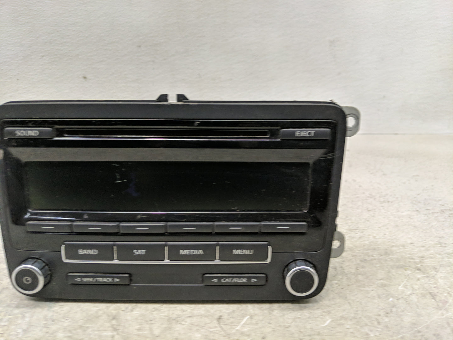 2013-2015 Volkswagen Passat Radio AM FM Cd Player Receiver Replacement P/N:1K0 035 164 F Fits Fits 2013 2014 2015 OEM Used A