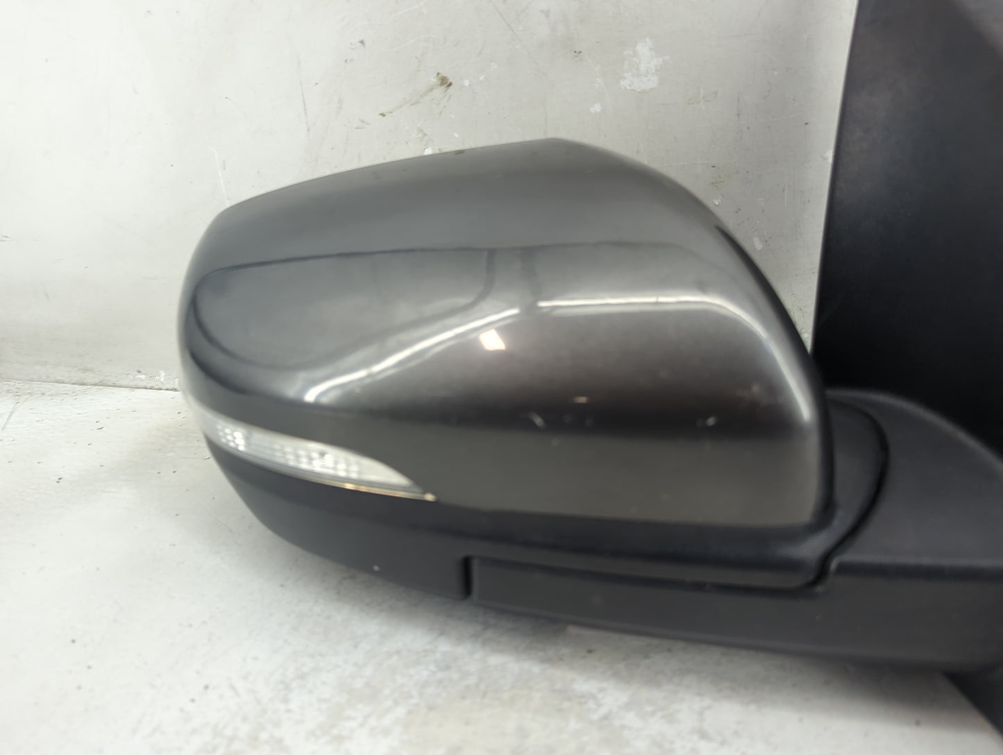 2013-2015 Volkswagen Passat Passenger Side View Mirror - Right Door Mirror OEM Used - Oemusedautoparts1.com