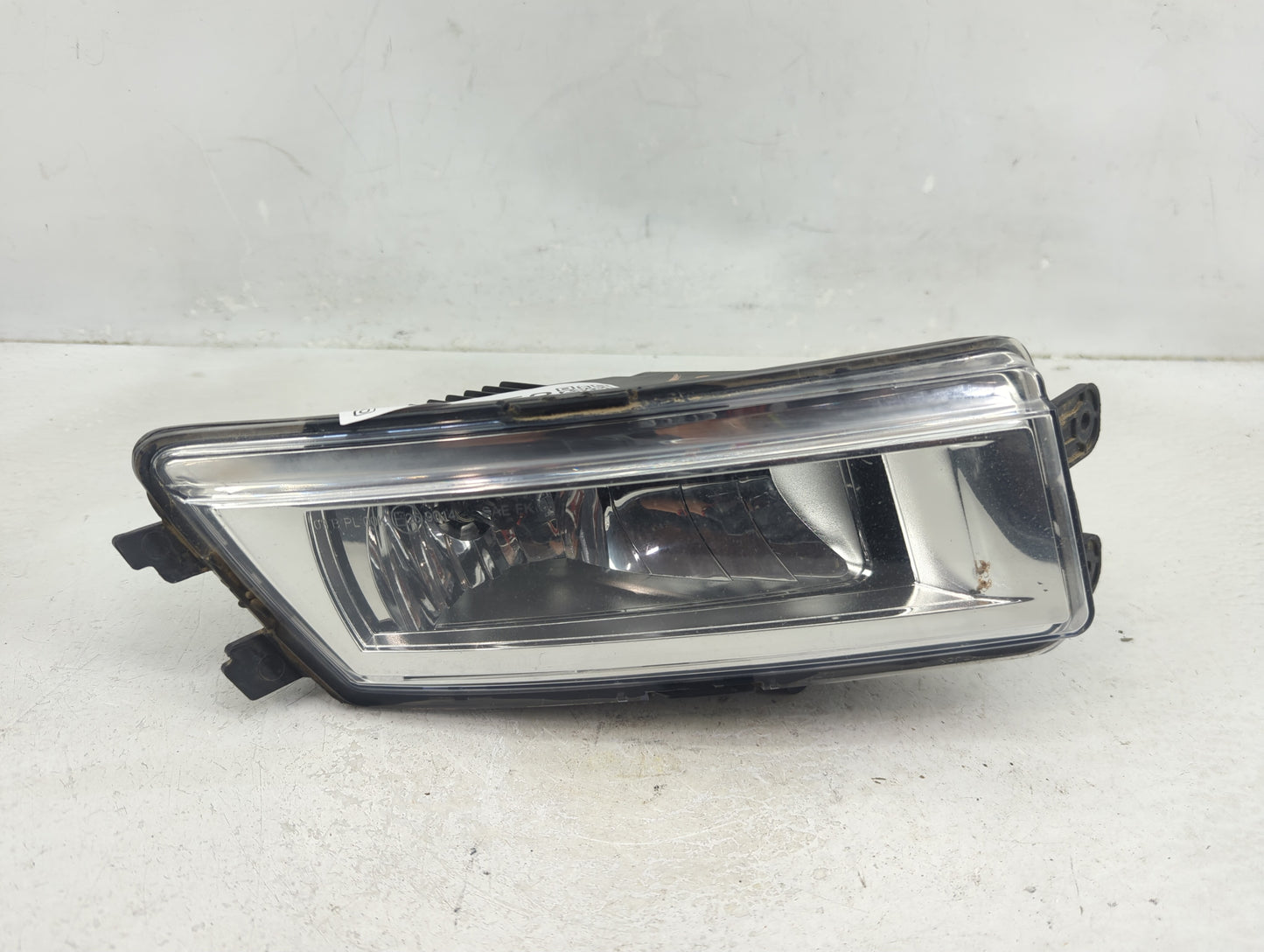 2012-2015 Volkswagen Passat Tail Light Assembly Passenger Right OEM P/N:561941700B Fits Fits 2012 2013 2014 2015 OEM Used Au