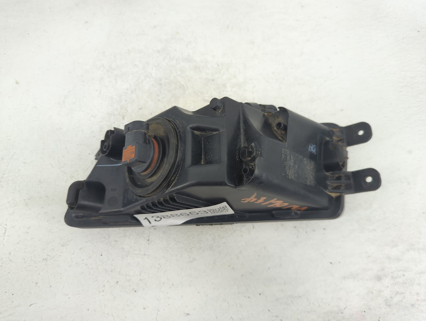2012-2015 Volkswagen Passat Tail Light Assembly Passenger Right OEM P/N:561941700B Fits Fits 2012 2013 2014 2015 OEM Used Au