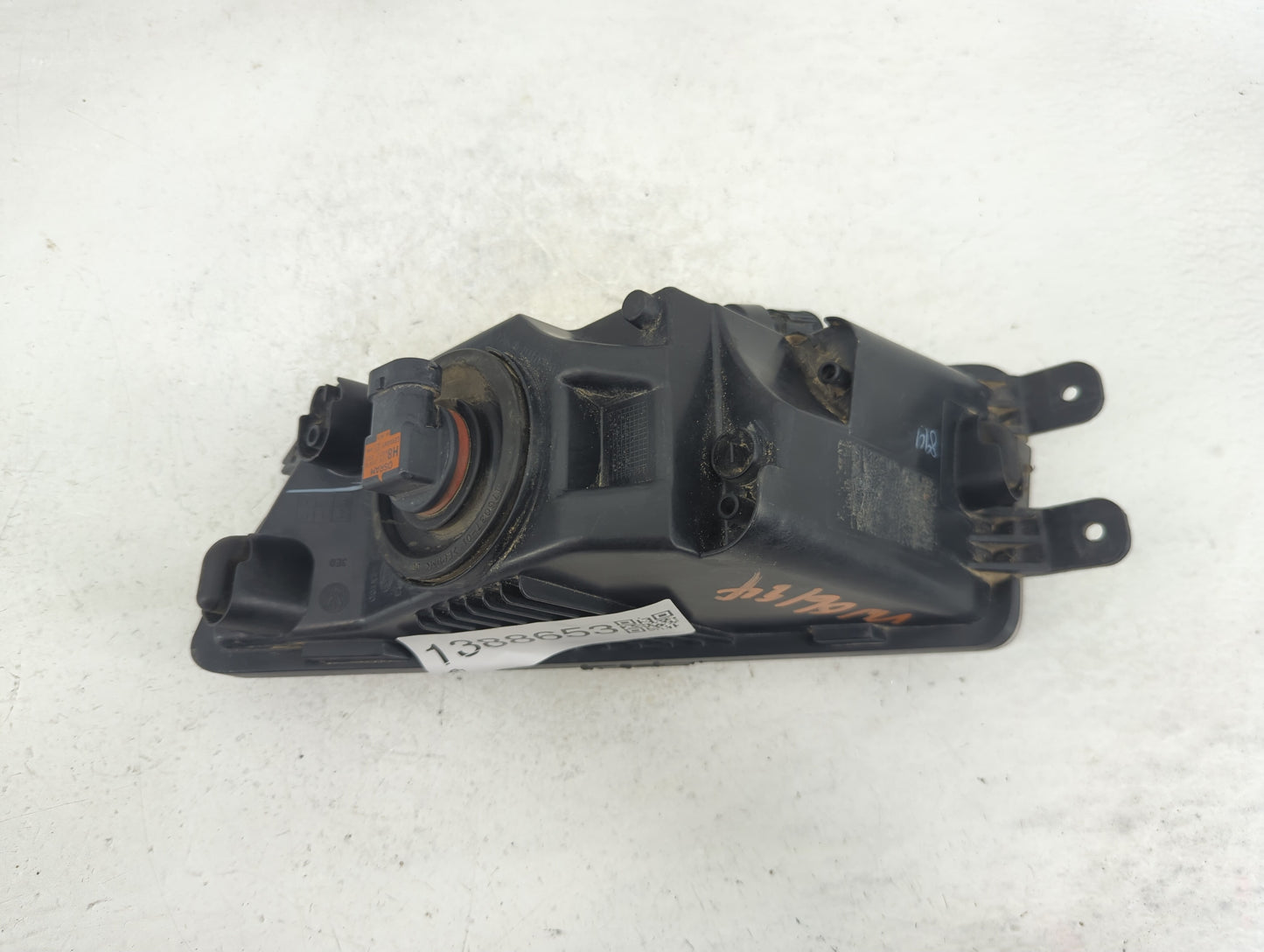 2012-2015 Volkswagen Passat Tail Light Assembly Passenger Right OEM P/N:561941700B Fits Fits 2012 2013 2014 2015 OEM Used Au
