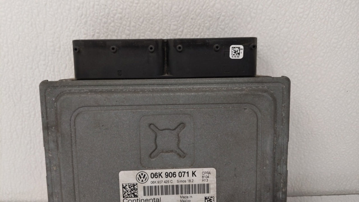 2015 Volkswagen Passat PCM Engine Control Computer ECU ECM PCU OEM P/N:06K 906 071 K Fits OEM Used Auto Parts - Oemusedautop