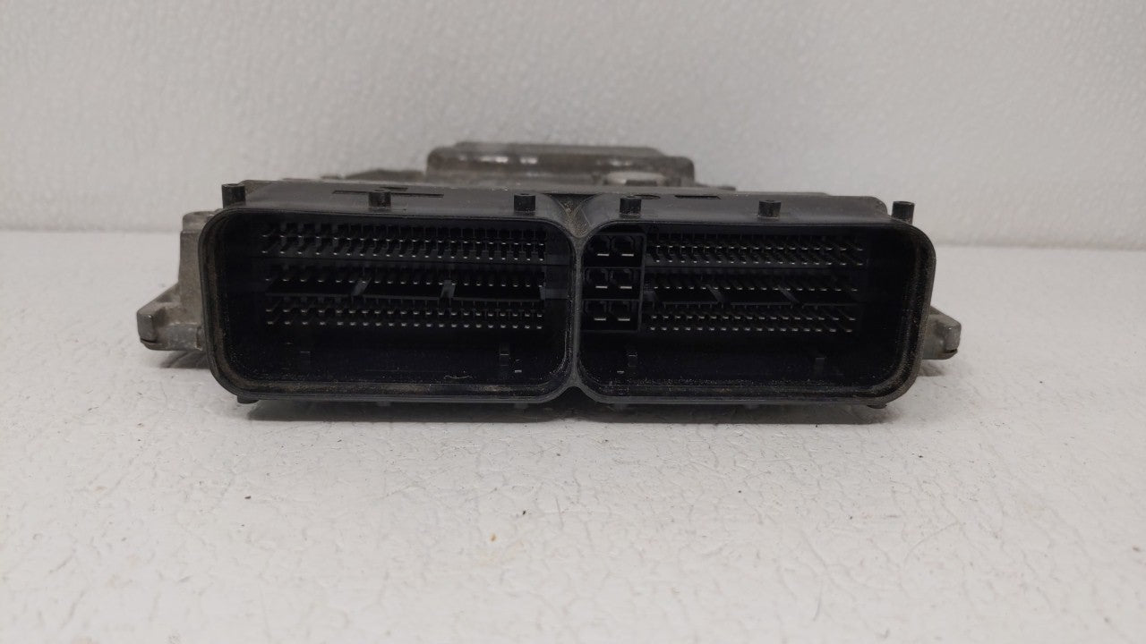 2015 Volkswagen Passat PCM Engine Control Computer ECU ECM PCU OEM P/N:06K 906 071 K Fits OEM Used Auto Parts - Oemusedautop