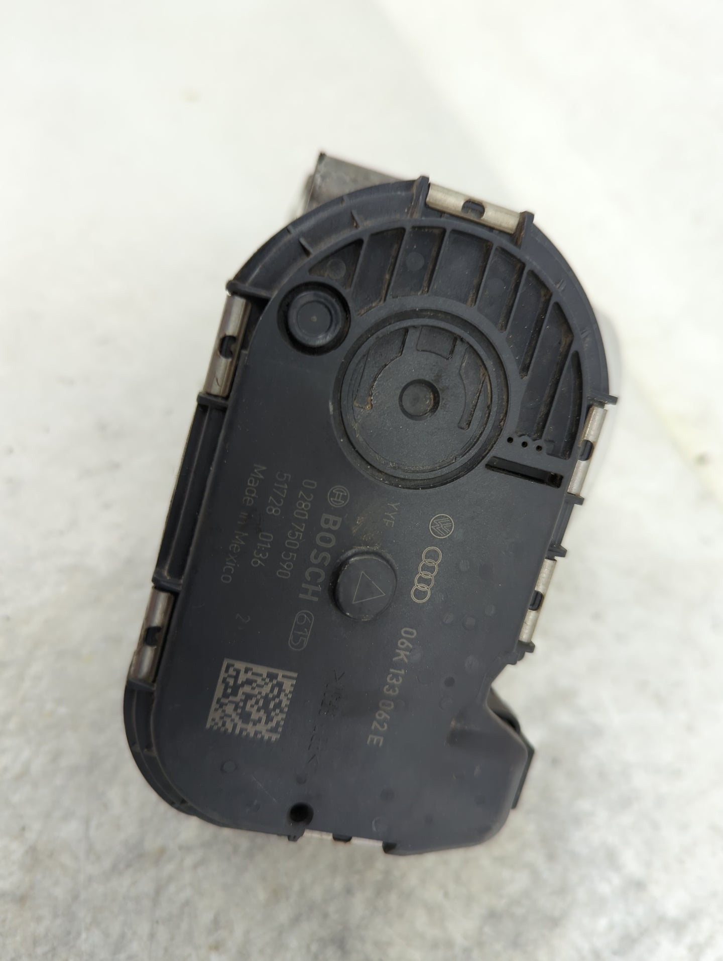 2014-2017 Volkswagen Passat Throttle Body P/N:06K 133 062E 0 280 750 590 Fits Fits 2014 2015 2016 2017 OEM Used Auto Parts -