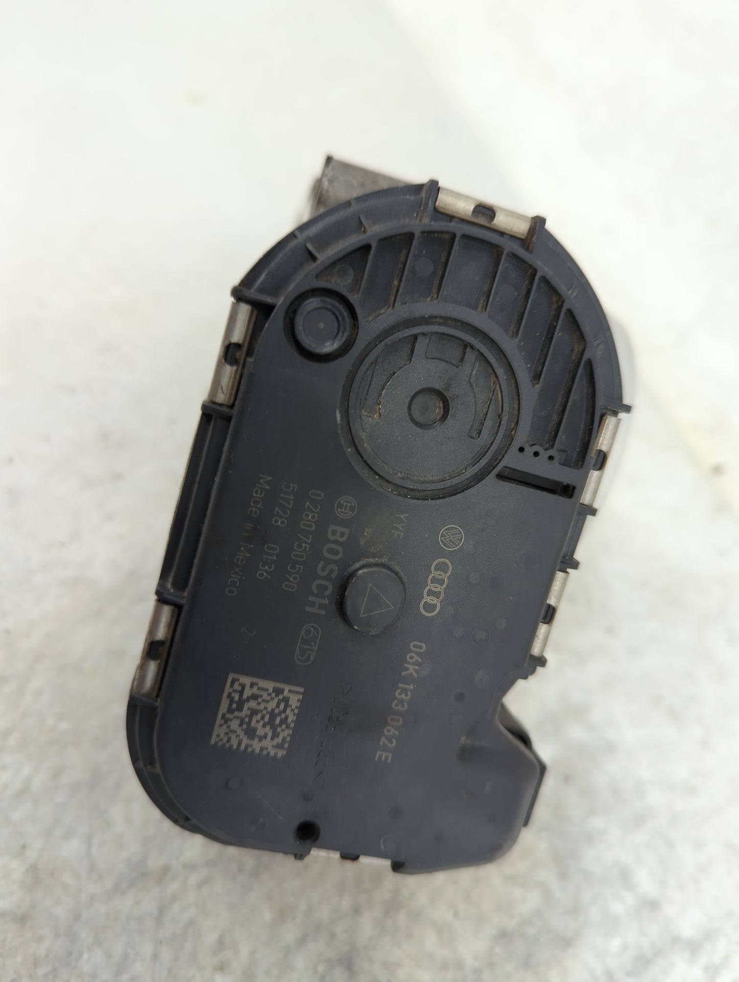 2014-2017 Volkswagen Passat Throttle Body P/N:06K 133 062E 0 280 750 590 Fits Fits 2014 2015 2016 2017 OEM Used Auto Parts -