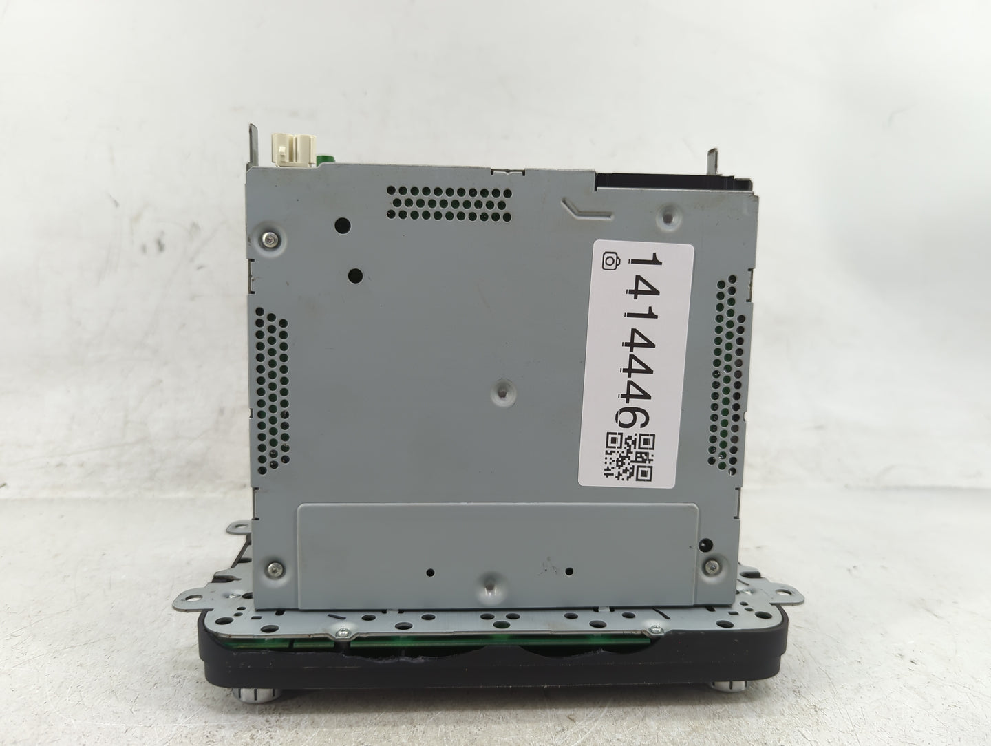 2013-2015 Volkswagen Passat Radio AM FM Cd Player Receiver Replacement P/N:1K0 035 164 F Fits Fits 2013 2014 2015 OEM Used A