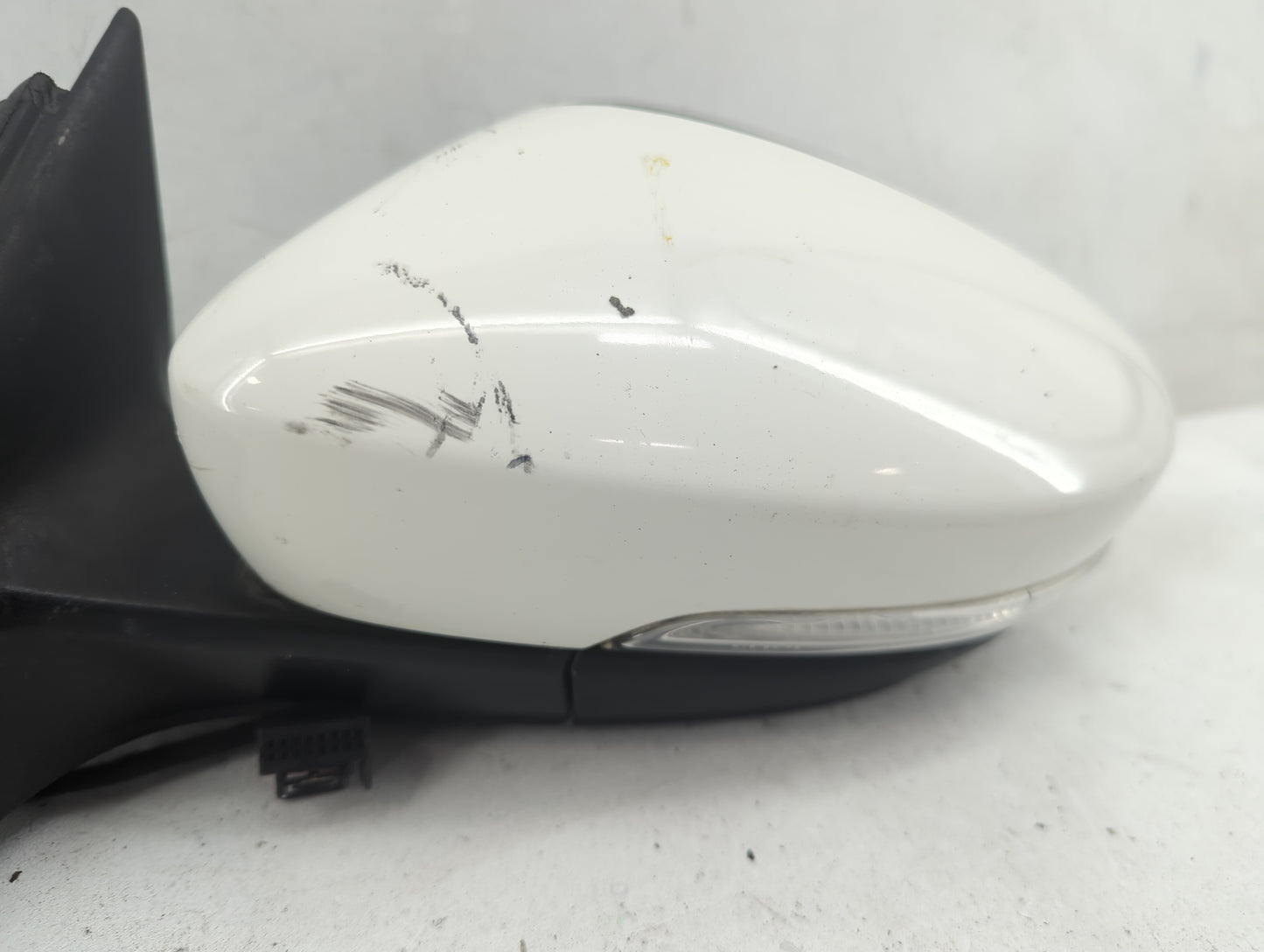 2013-2015 Volkswagen Passat Driver Side View Mirror - Left Door Mirror OEM Used - Oemusedautoparts1.com