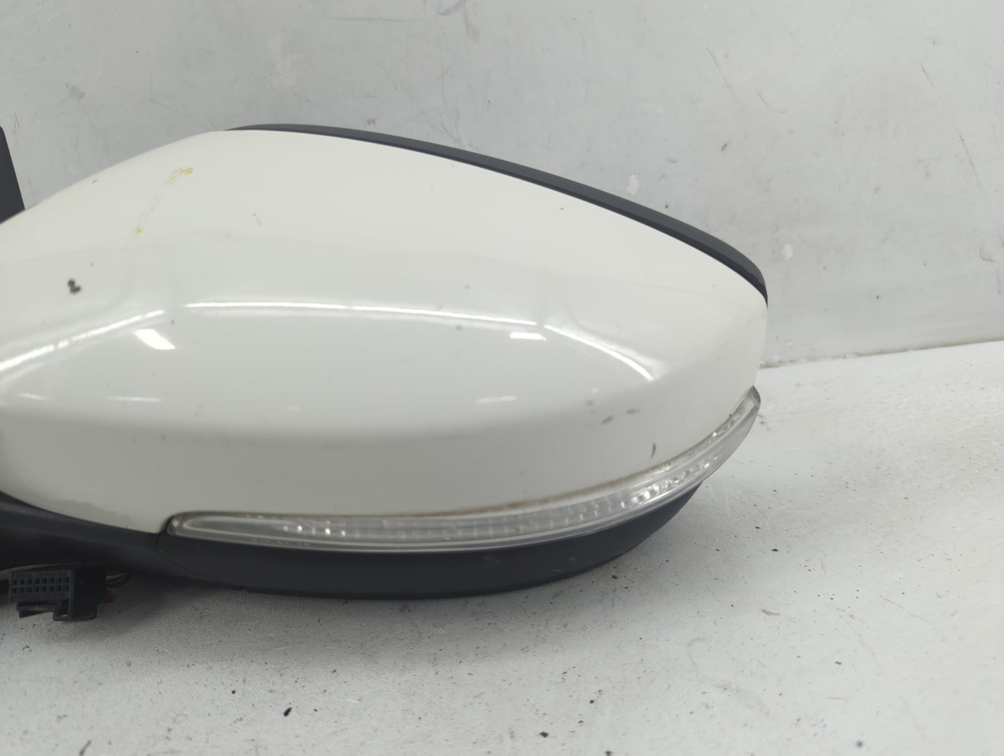 2013-2015 Volkswagen Passat Driver Side View Mirror - Left Door Mirror OEM Used - Oemusedautoparts1.com