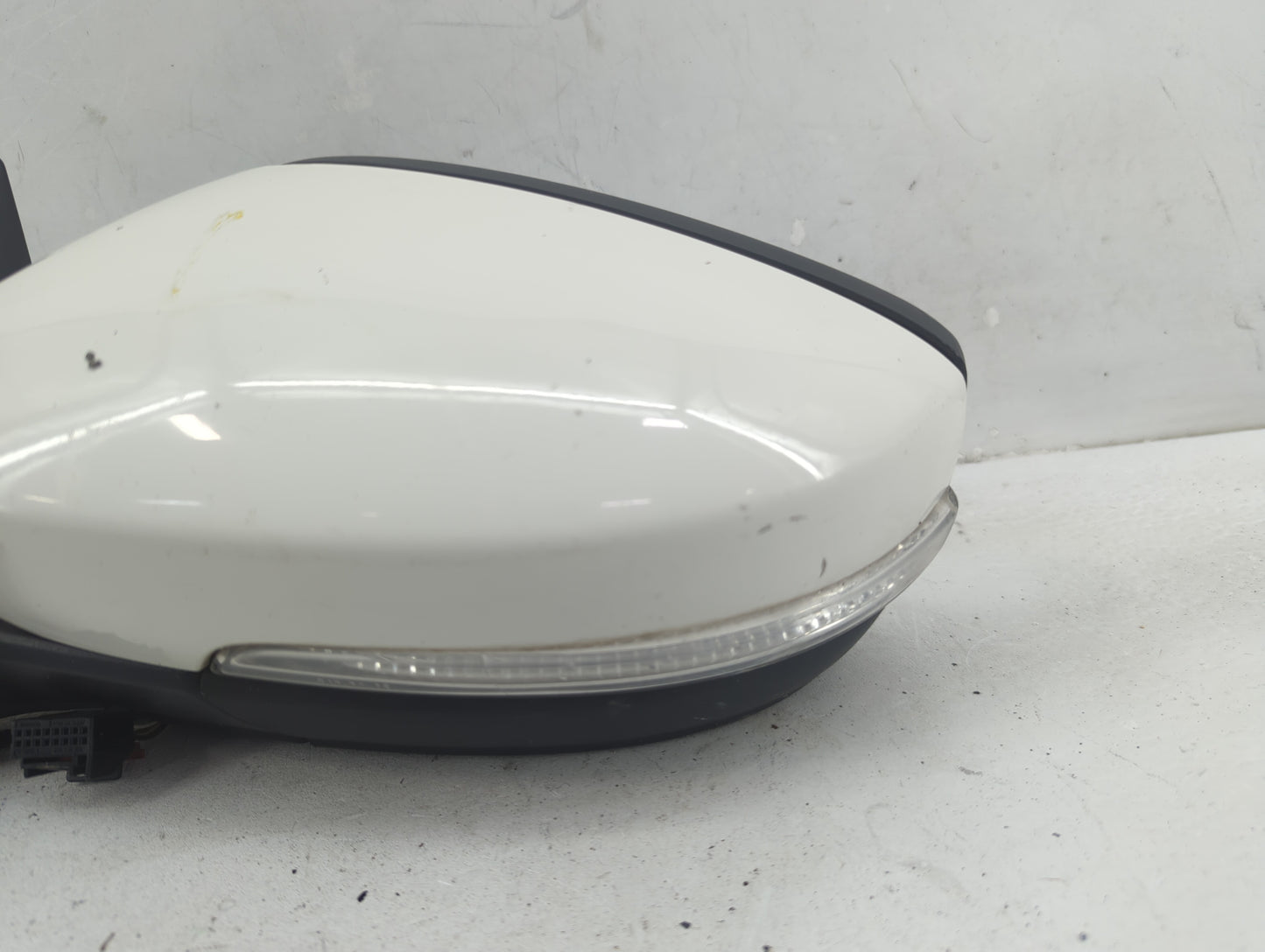 2013-2015 Volkswagen Passat Driver Side View Mirror - Left Door Mirror OEM Used - Oemusedautoparts1.com