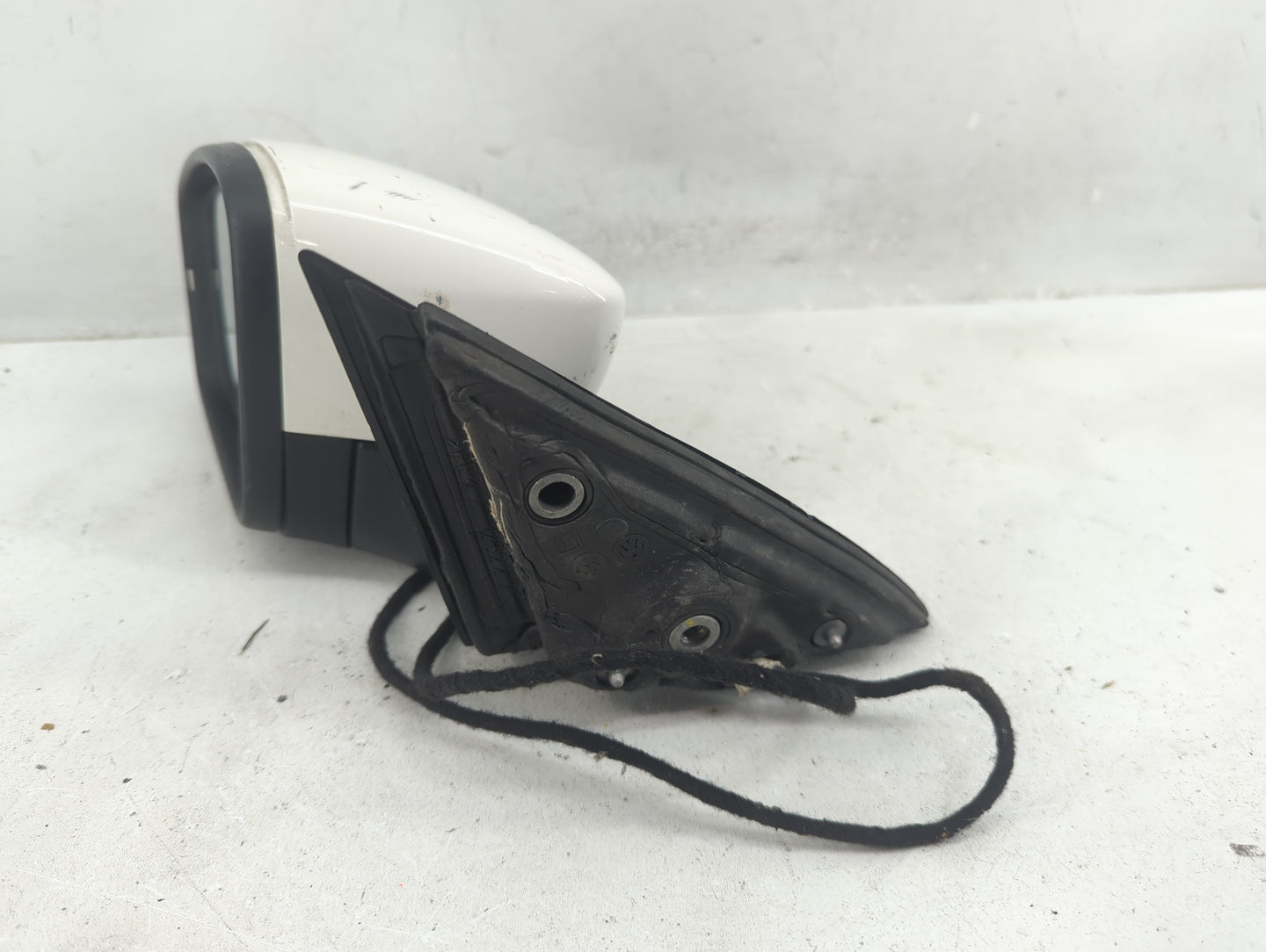 2013-2015 Volkswagen Passat Driver Side View Mirror - Left Door Mirror OEM Used - Oemusedautoparts1.com