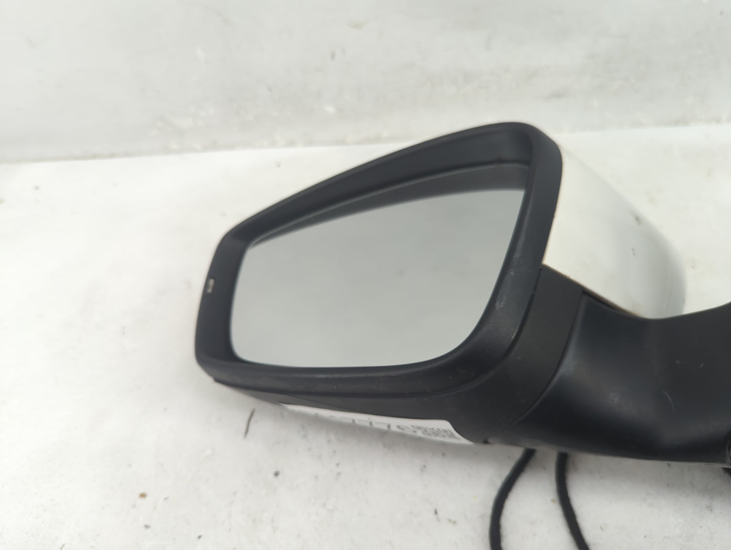 2013-2015 Volkswagen Passat Driver Side View Mirror - Left Door Mirror OEM Used - Oemusedautoparts1.com