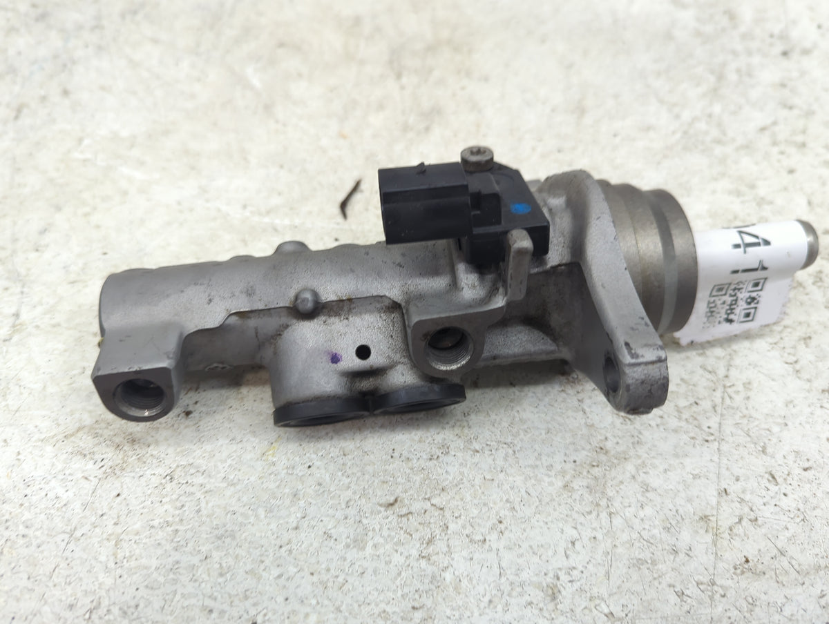 2013-2015 Volkswagen Passat Brake Master Cylinder 1428041 - Oemusedautoparts1.com