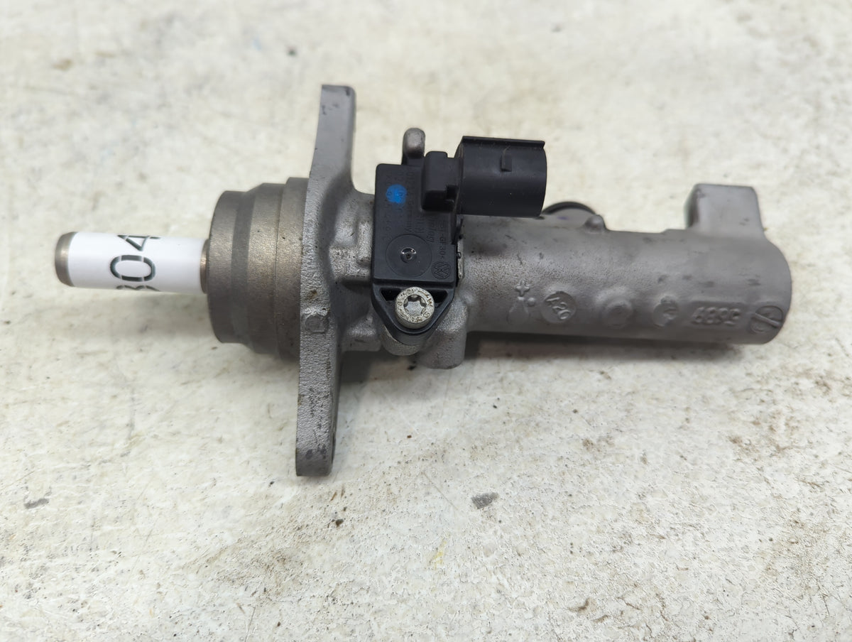 2013-2015 Volkswagen Passat Brake Master Cylinder 1428041 - Oemusedautoparts1.com