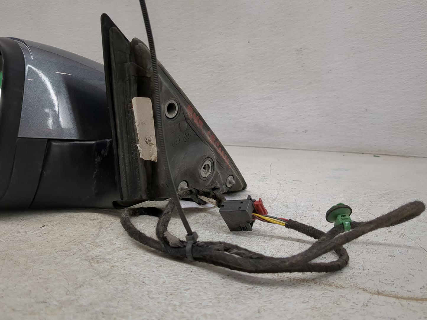 2013-2015 Volkswagen Passat Driver Side View Mirror - Left Door Mirror OEM Used - Oemusedautoparts1.com