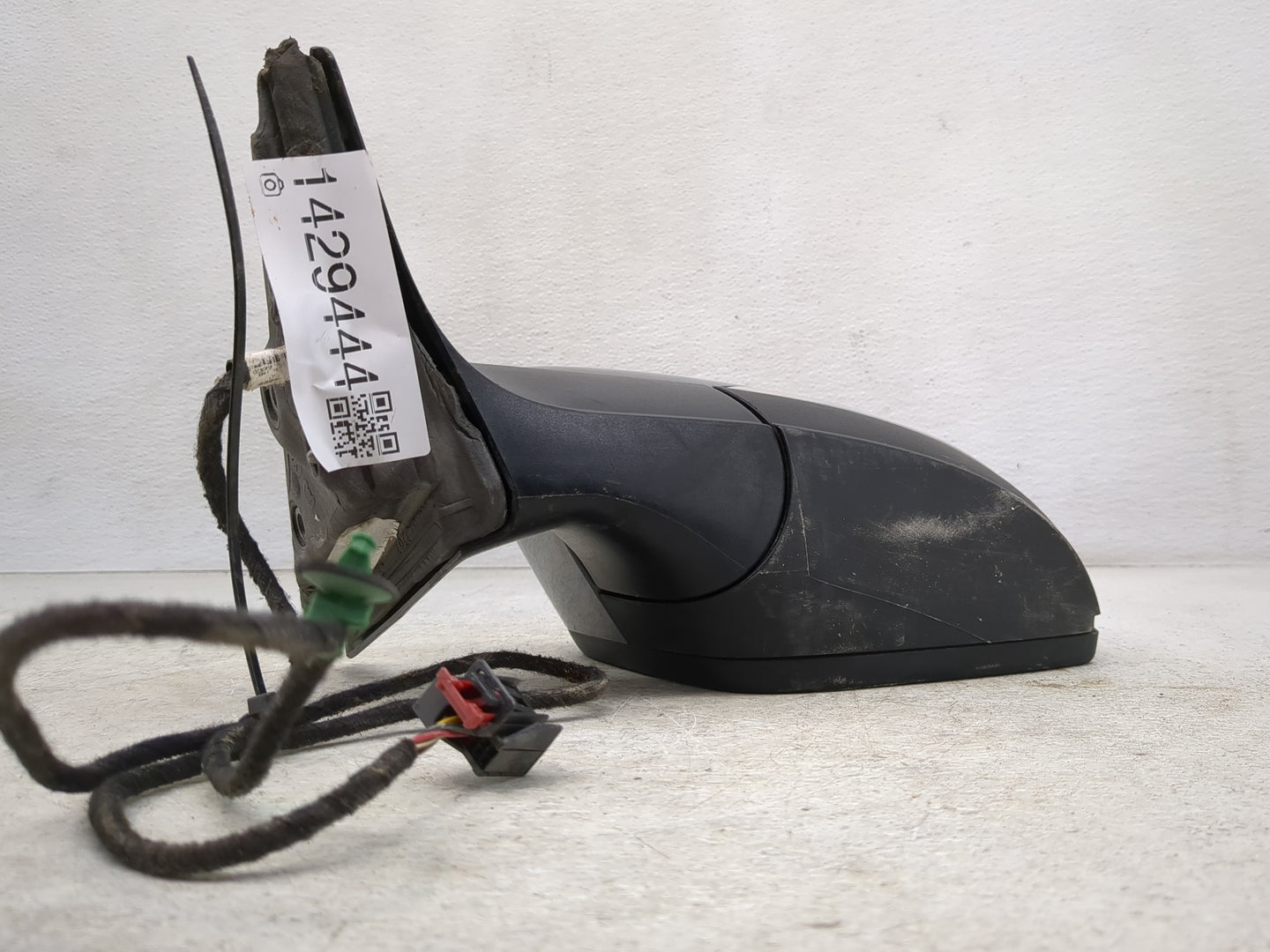 2013-2015 Volkswagen Passat Driver Side View Mirror - Left Door Mirror OEM Used - Oemusedautoparts1.com