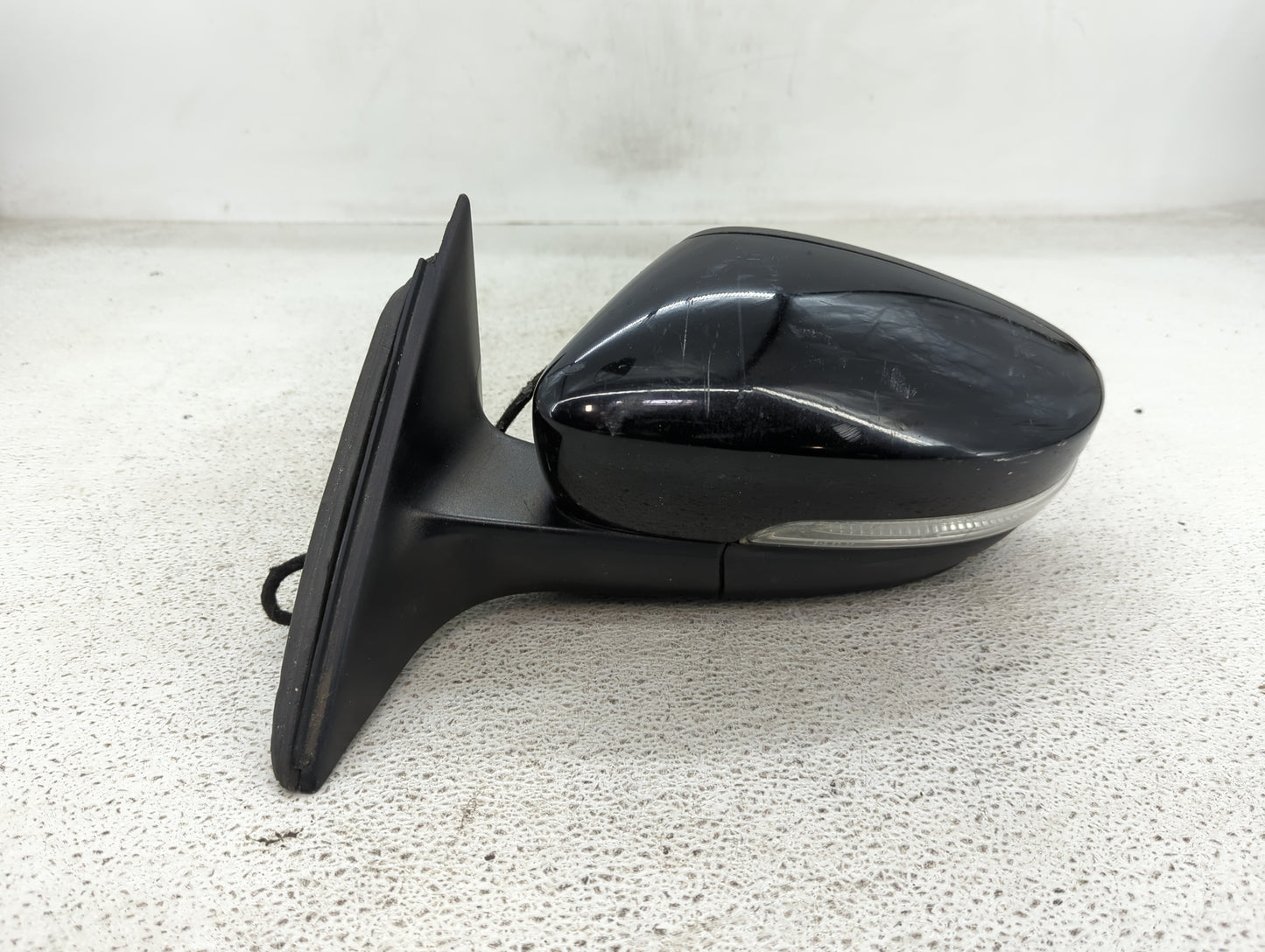 2013-2015 Volkswagen Passat Driver Side View Mirror - Left Door Mirror OEM Used - Oemusedautoparts1.com