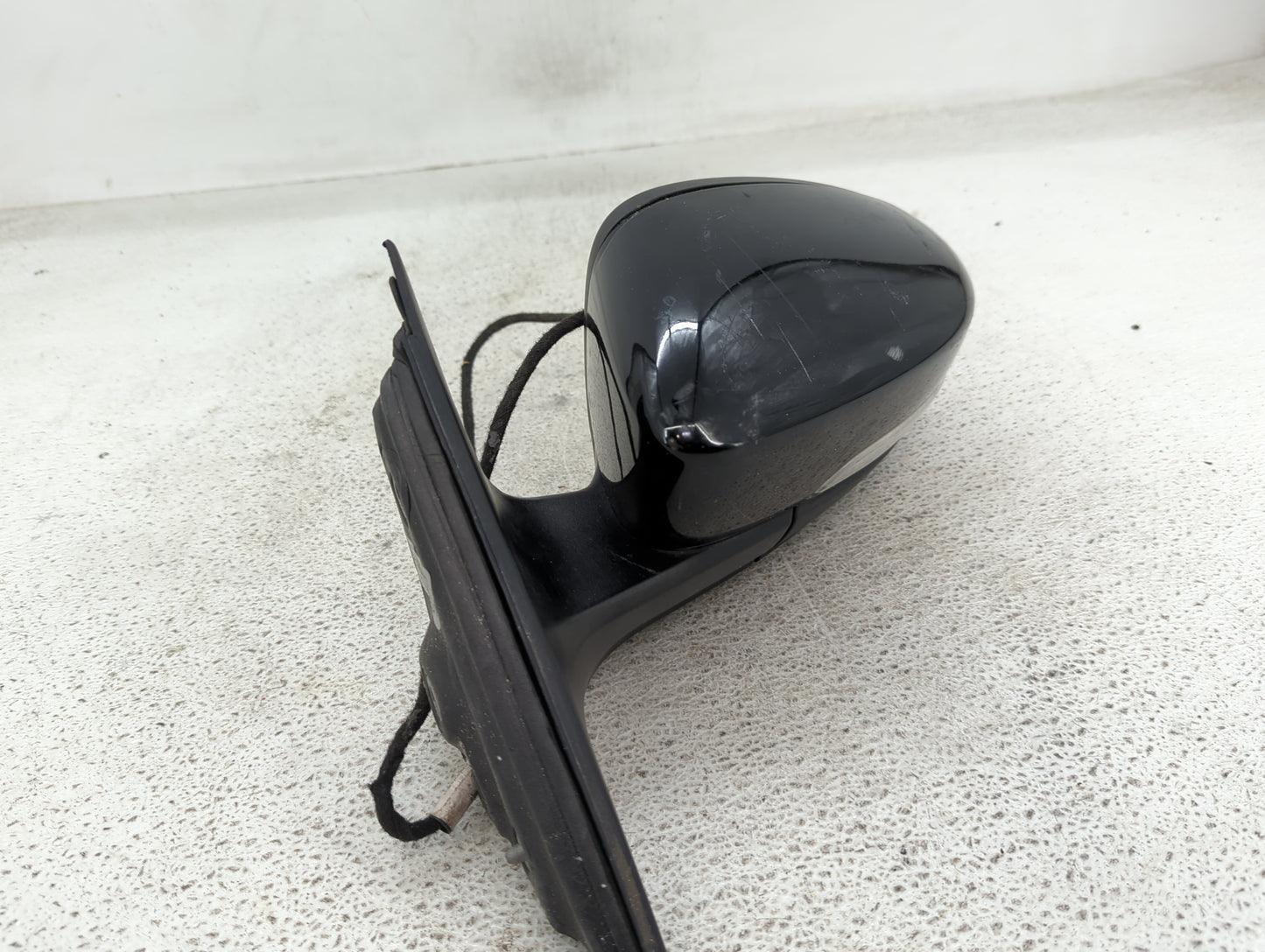 2013-2015 Volkswagen Passat Driver Side View Mirror - Left Door Mirror OEM Used - Oemusedautoparts1.com