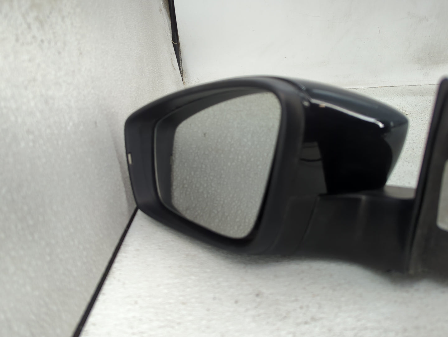 2013-2015 Volkswagen Passat Driver Side View Mirror - Left Door Mirror OEM Used - Oemusedautoparts1.com