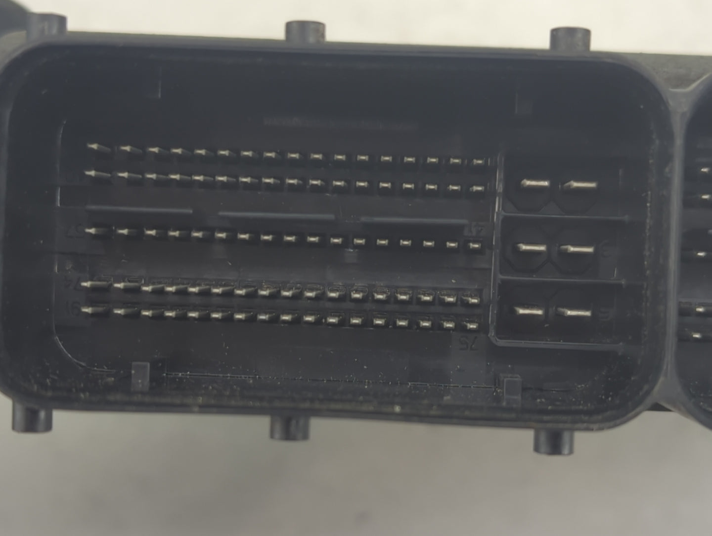2015 Volkswagen Passat PCM Engine Control Computer ECU ECM PCU OEM P/N:06K 906 071 K Fits OEM Used Auto Parts - Oemusedautop