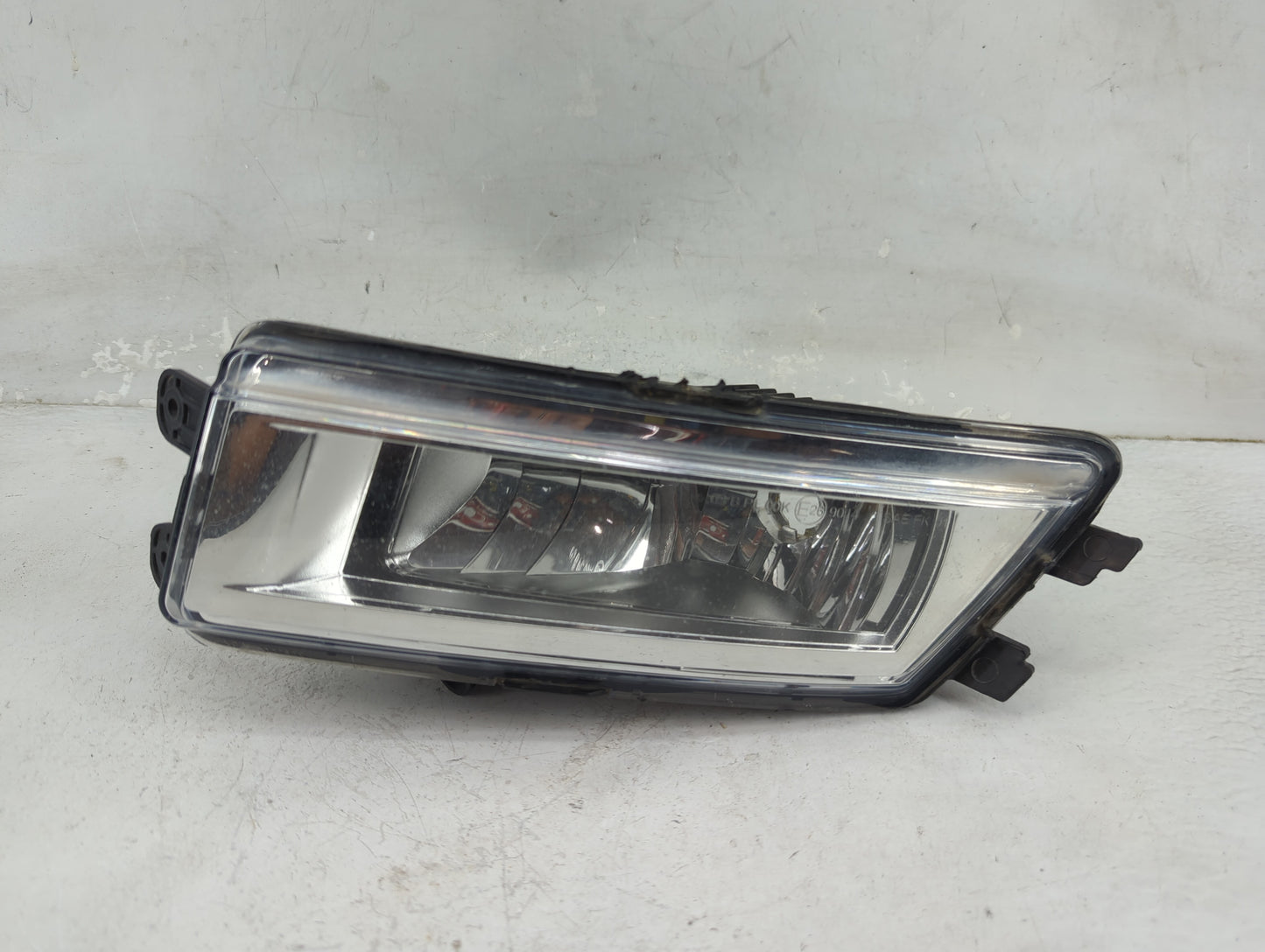 2014-2015 Volkswagen Passat Driver Left Oem Fog Light Lamp Black - Oemusedautoparts1.com