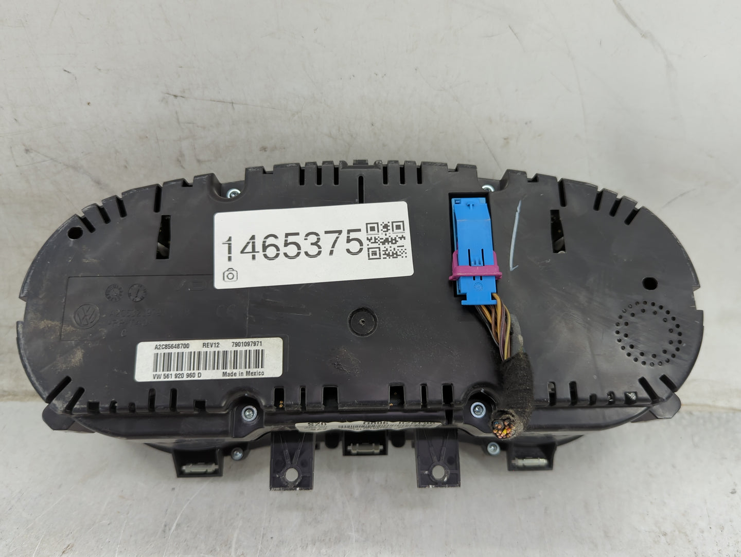 2015-2019 Volkswagen Passat Instrument Cluster Speedometer Gauges P/N:561920960D A2C85648700 Miles: Fits OEM Used Auto Parts