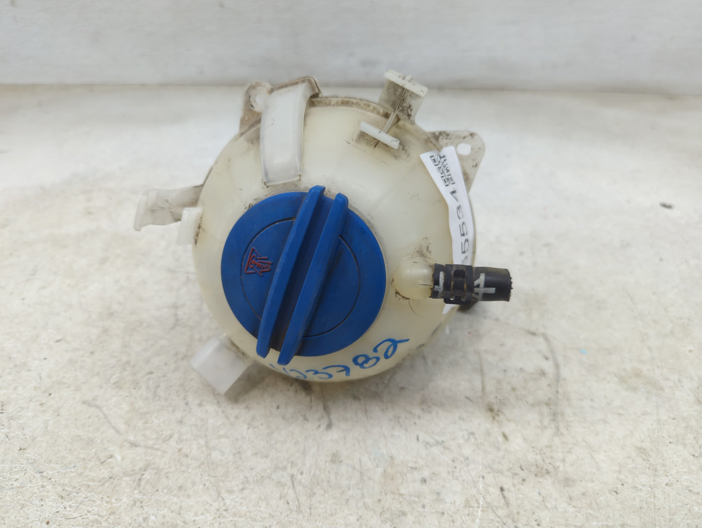 2006 Volkswagen Passat Radiator Coolant Overflow Expansion Tank Bottle 1465534 - Oemusedautoparts1.com