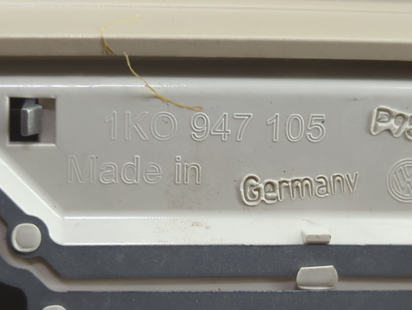 2013-2015 Volkswagen Passat Overhead Roof Console Beige - Oemusedautoparts1.com