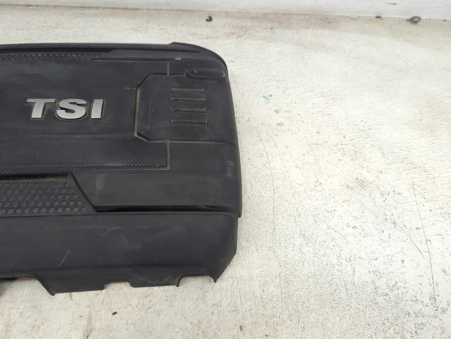 2015 Volkswagen Passat Engine Cover - Oemusedautoparts1.com